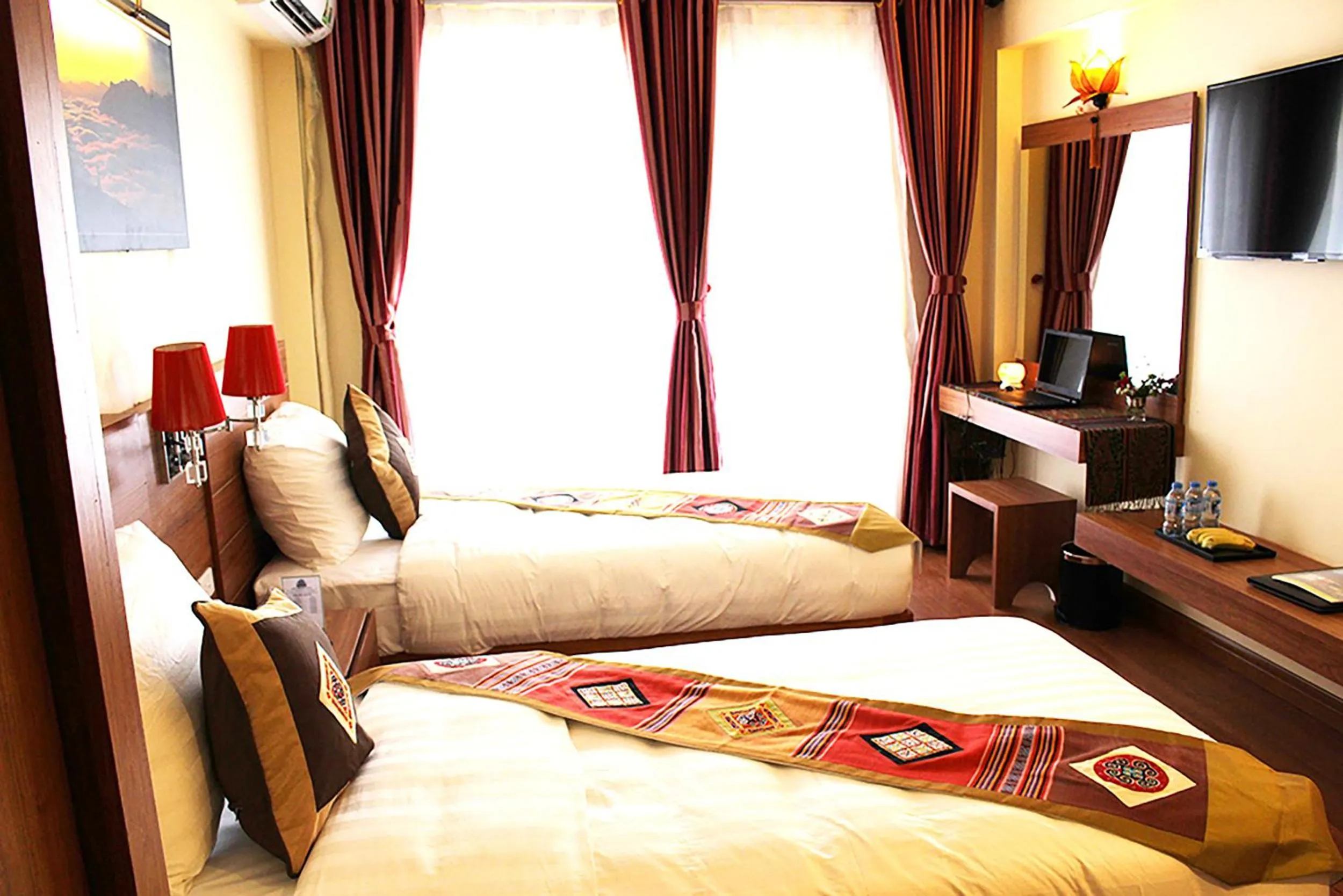 Photo of the whole room, Bed in Sapa Dragon Hotel