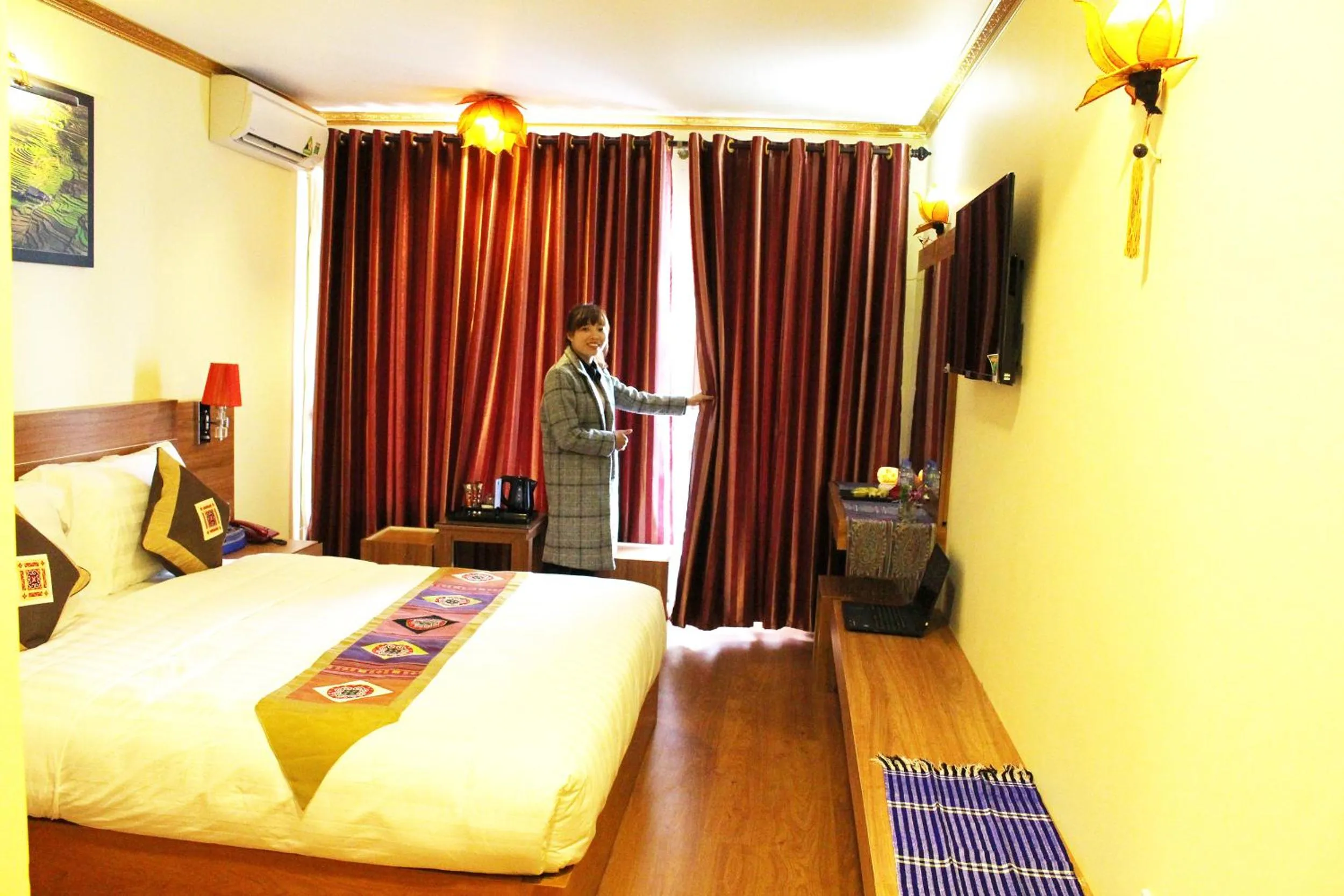 Photo of the whole room, Bed in Sapa Dragon Hotel