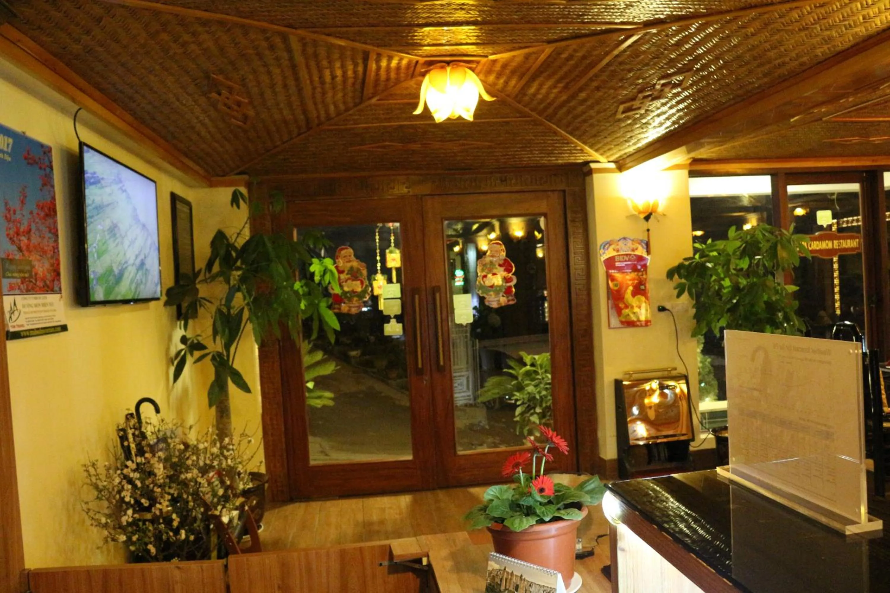 Communal lounge/ TV room in Sapa Dragon Hotel