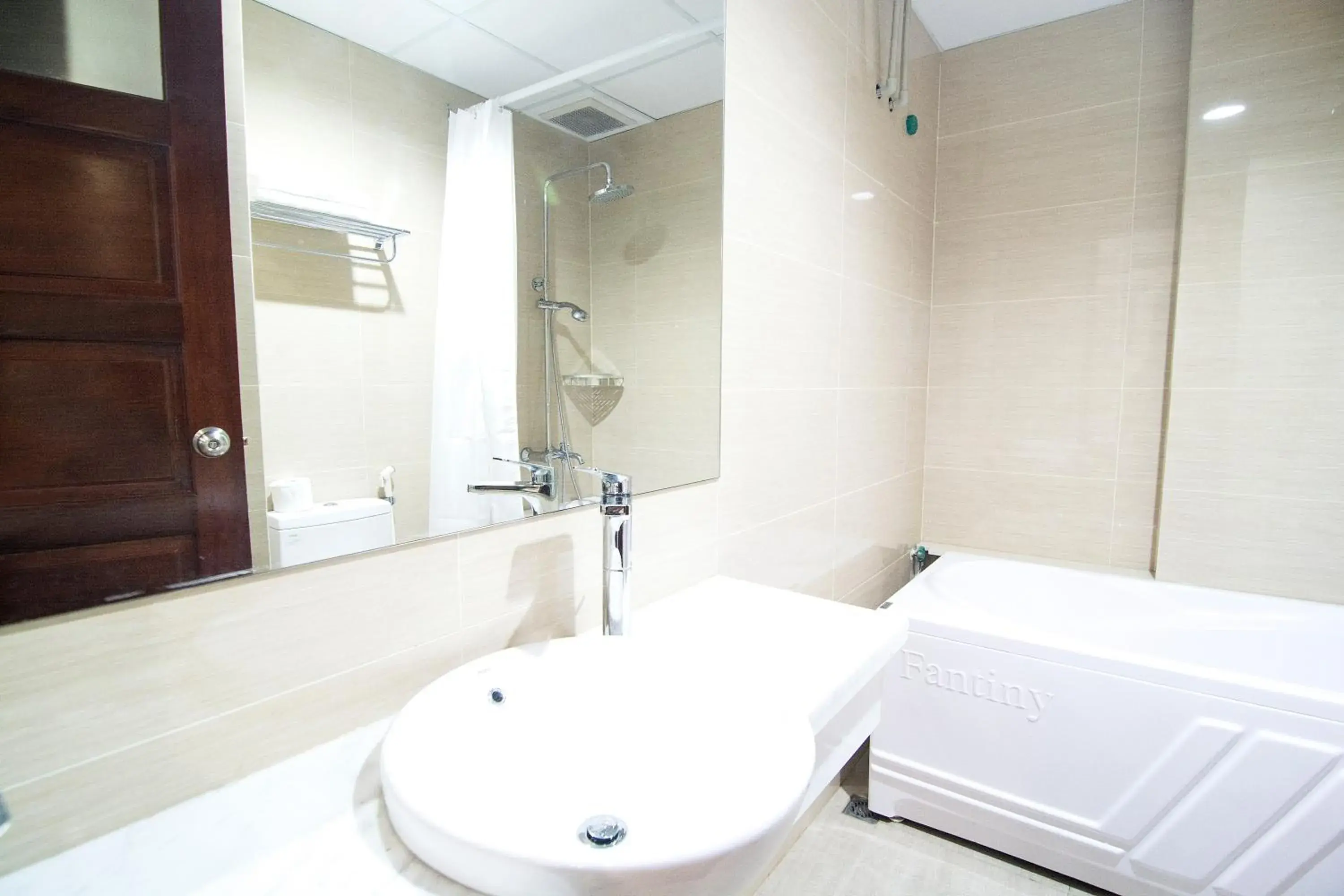 Bed in Canary Ha Noi Hotel Bed in Canary Ha Noi Hotel