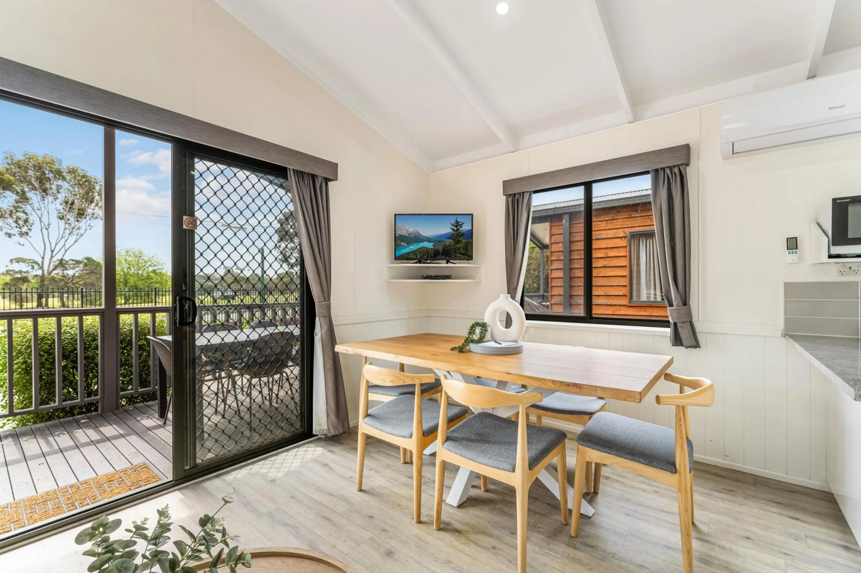 Deluxe Cabin (3BR) in Tasman Holiday Parks - Geelong