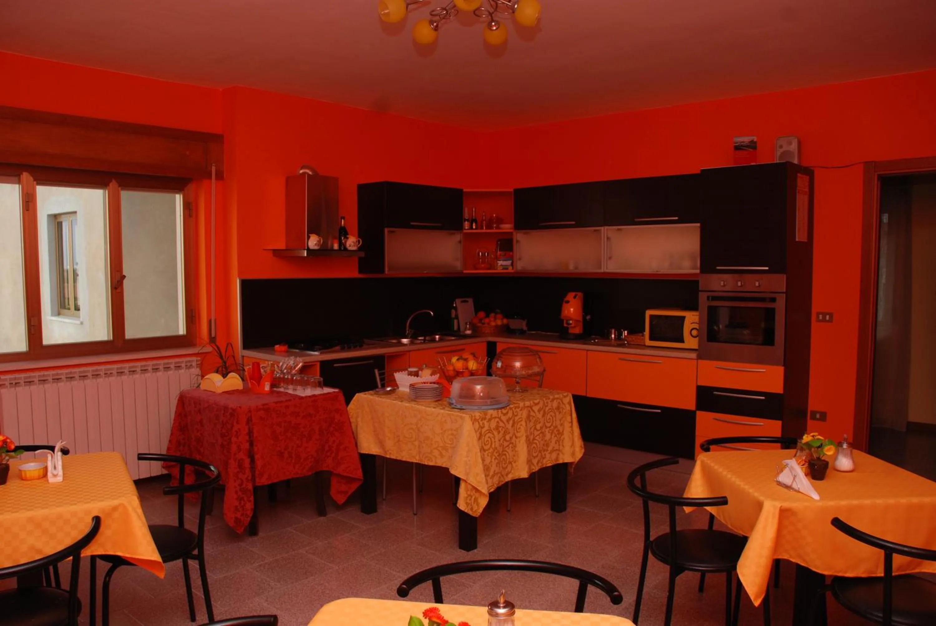 Communal kitchen in B&B Sant'Eufemia