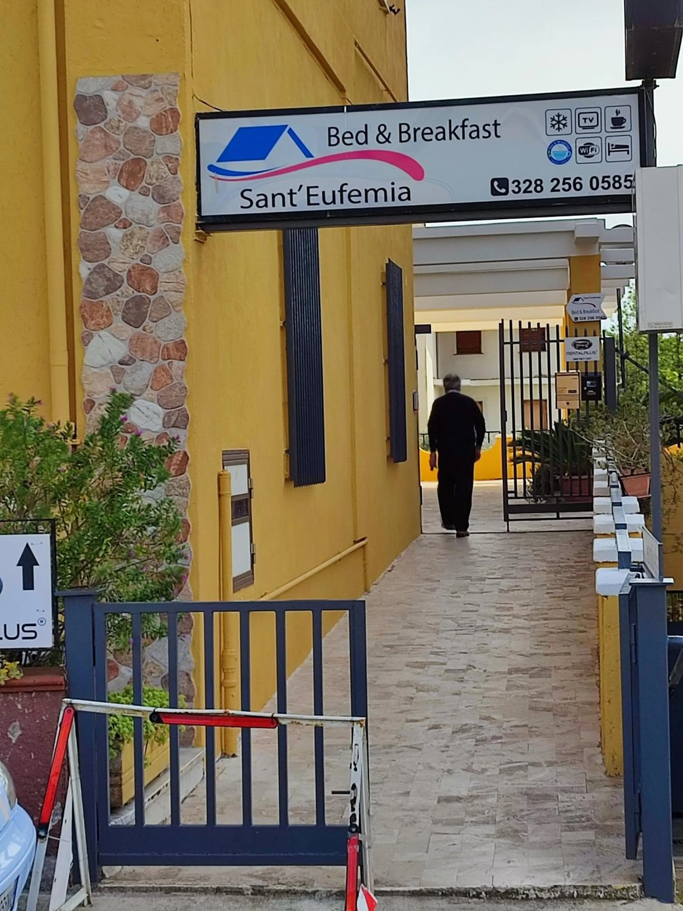 Facade/entrance in B&B Sant'Eufemia