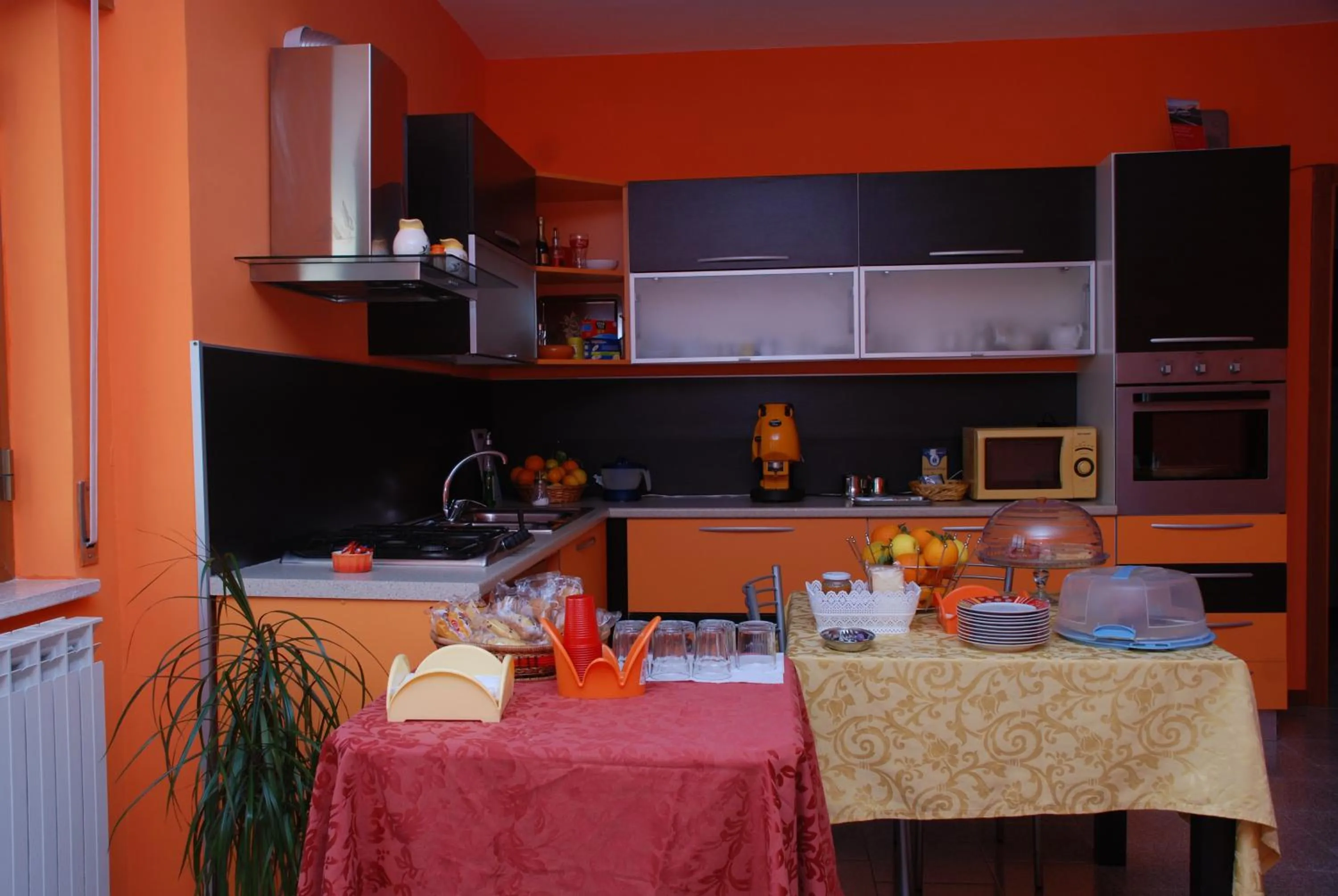 Communal kitchen in B&B Sant'Eufemia