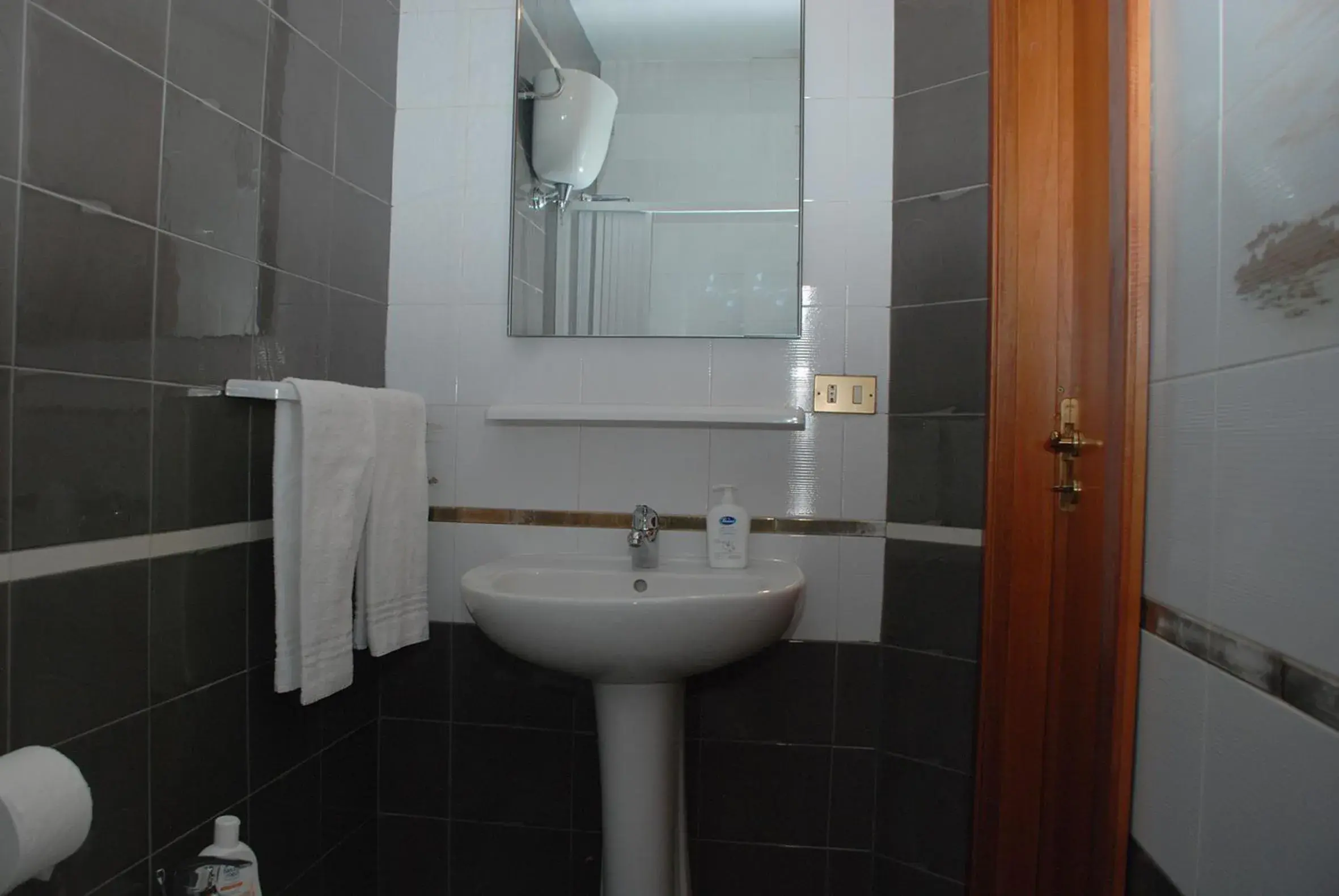 Twin Room - single occupancy in B&B Sant'Eufemia Twin Room - single occupancy in B&B Sant'Eufemia