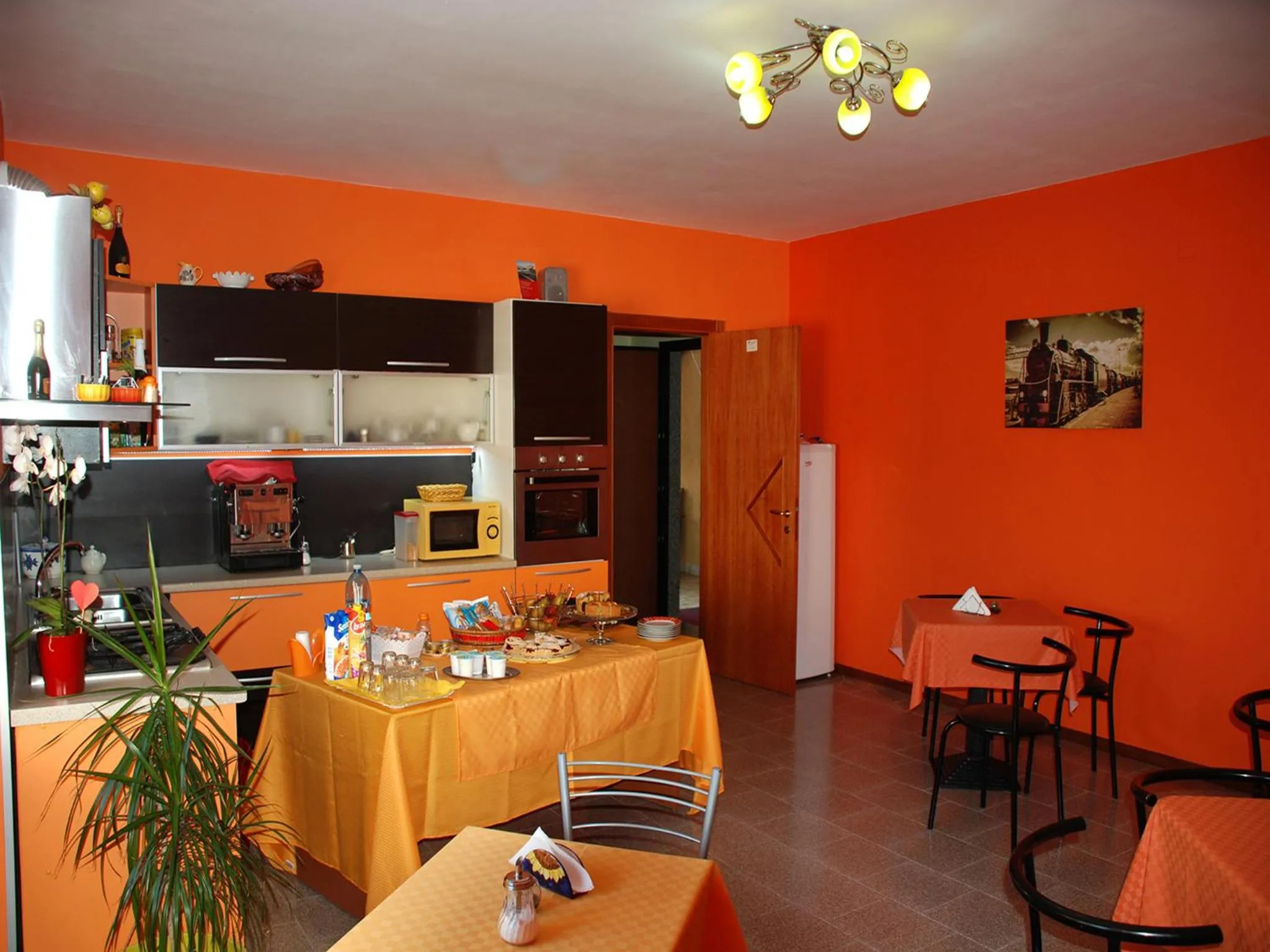 Communal kitchen in B&B Sant'Eufemia
