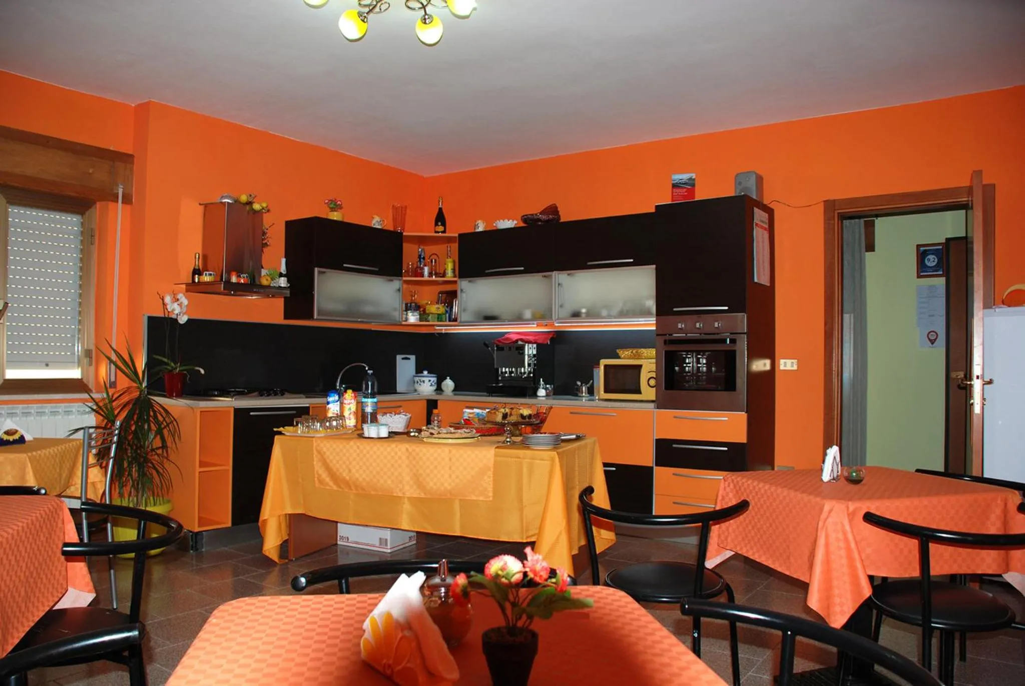 Communal kitchen in B&B Sant'Eufemia