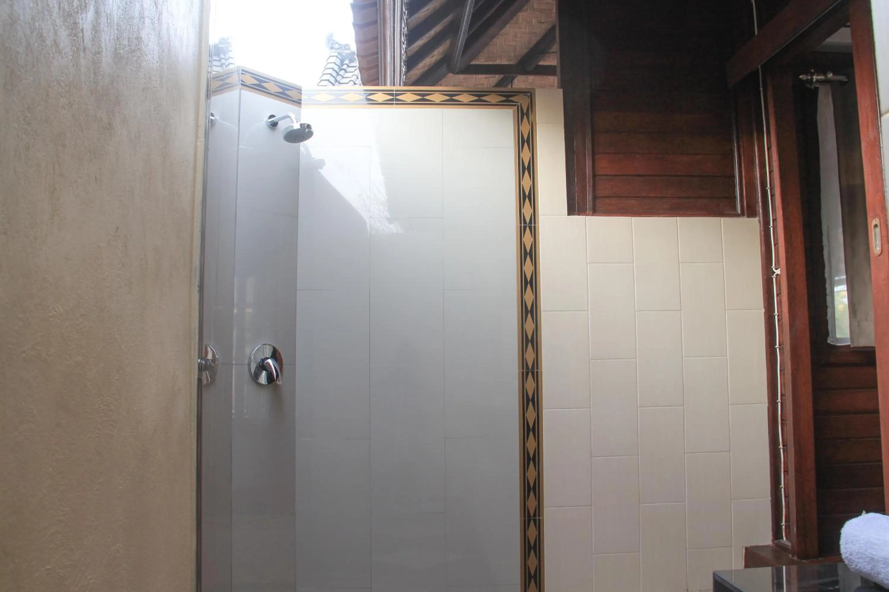 Shower in Dinatah Lembongan Villas