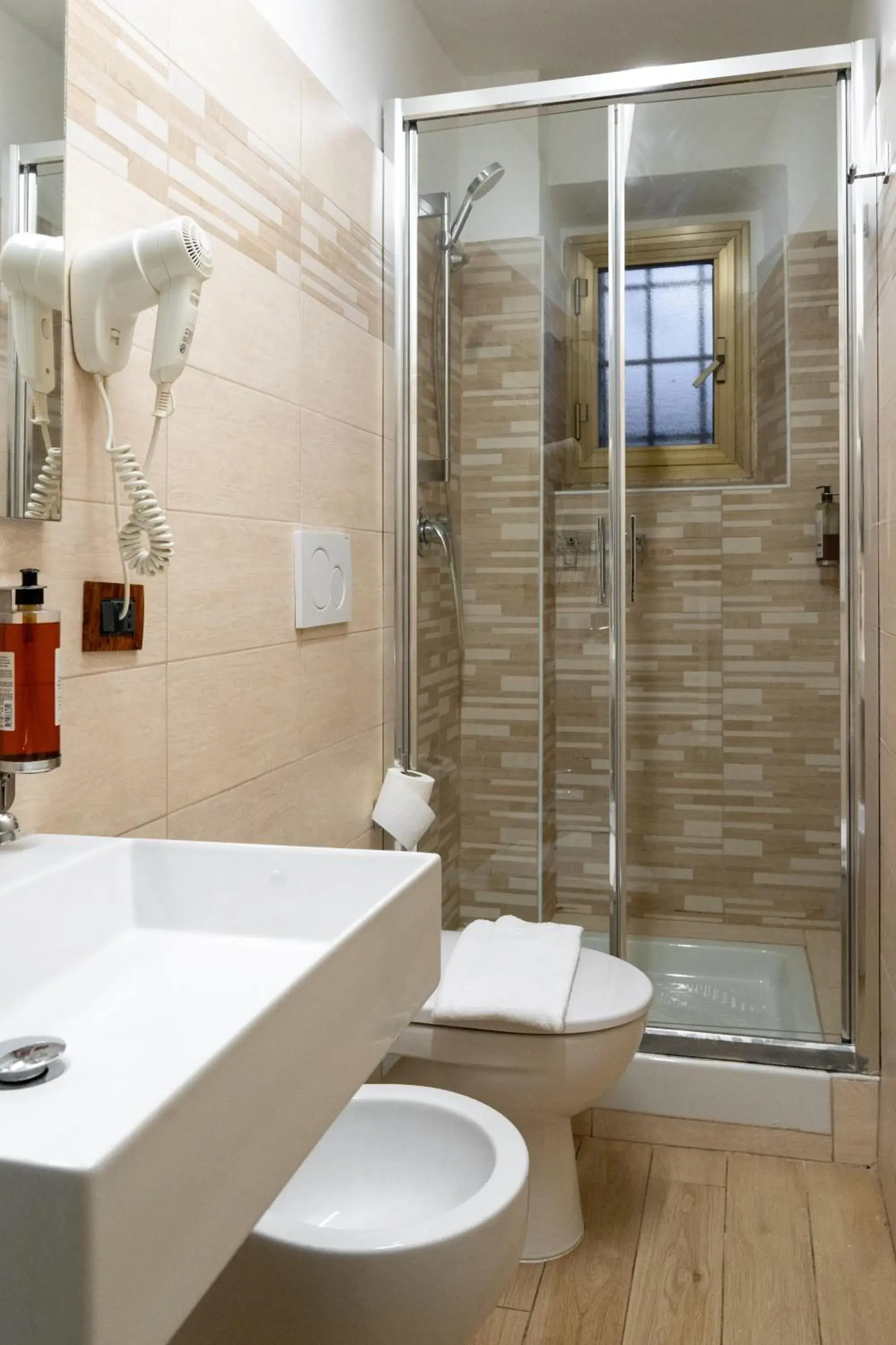 Twin Room - single occupancy in La Rosa Di Firenze B&B Twin Room - single occupancy in La Rosa Di Firenze B&B