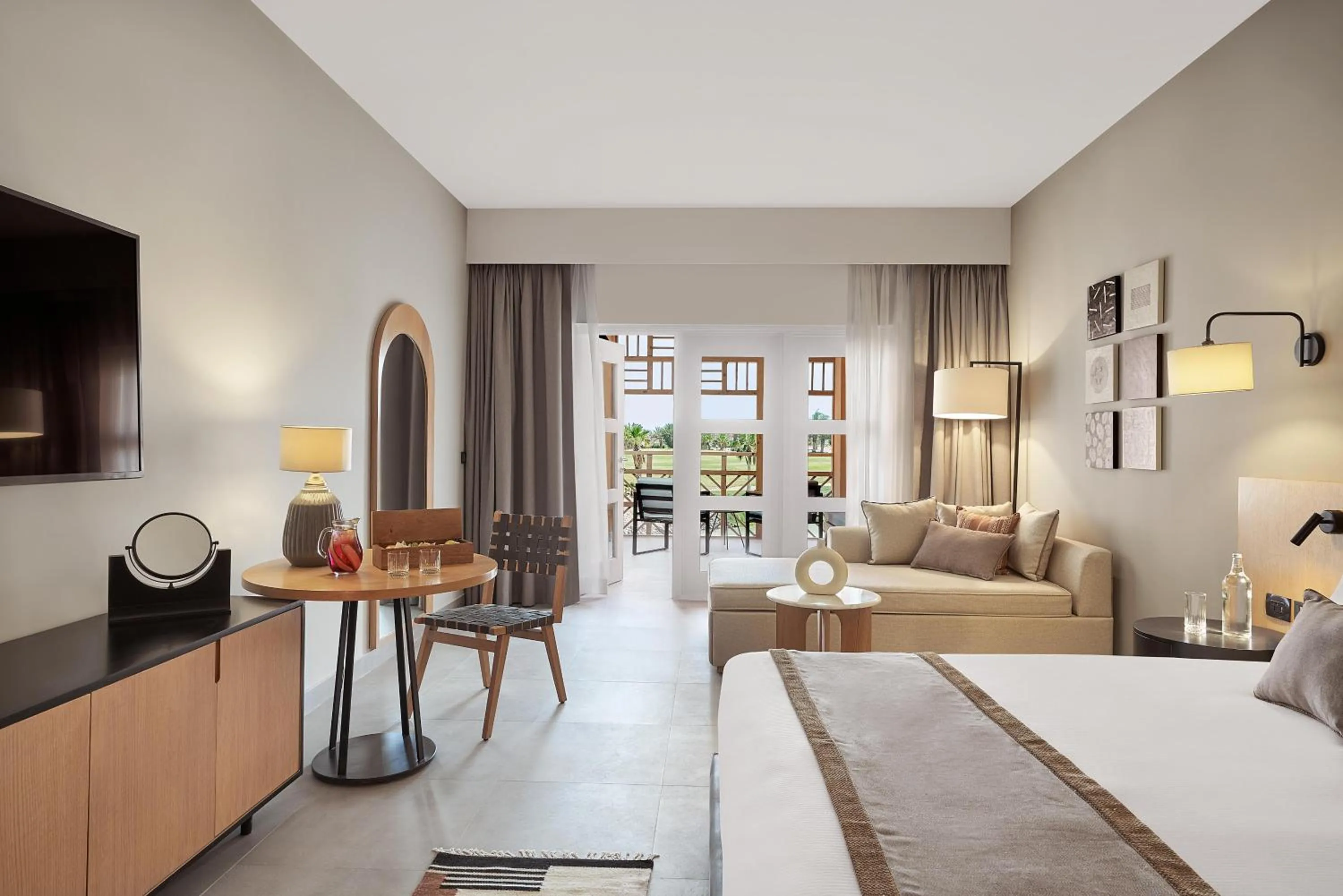 Photo of the whole room, Bed in Steigenberger Golf Resort El Gouna