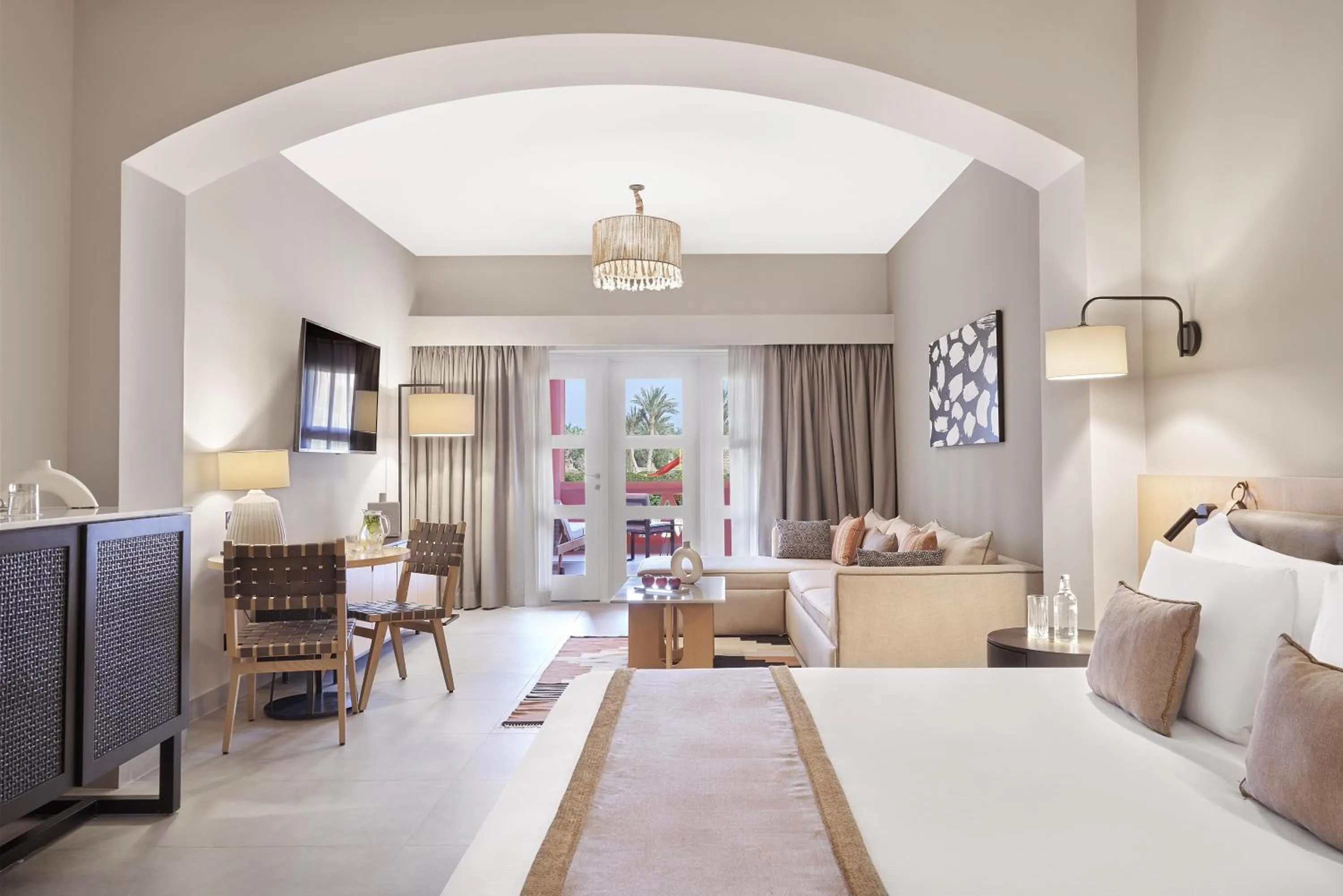 Photo of the whole room, Bed in Steigenberger Golf Resort El Gouna