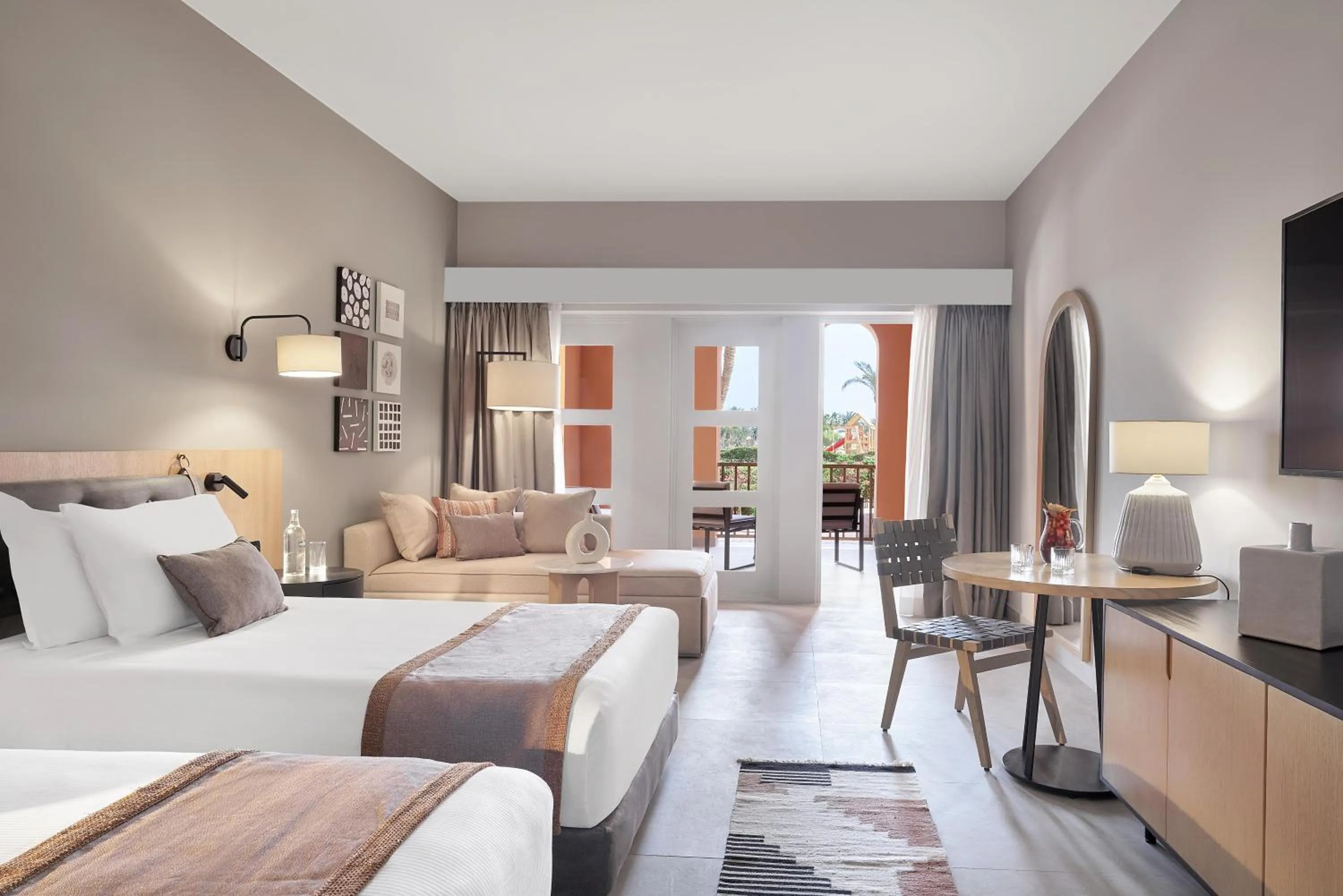 Photo of the whole room, Bed in Steigenberger Golf Resort El Gouna