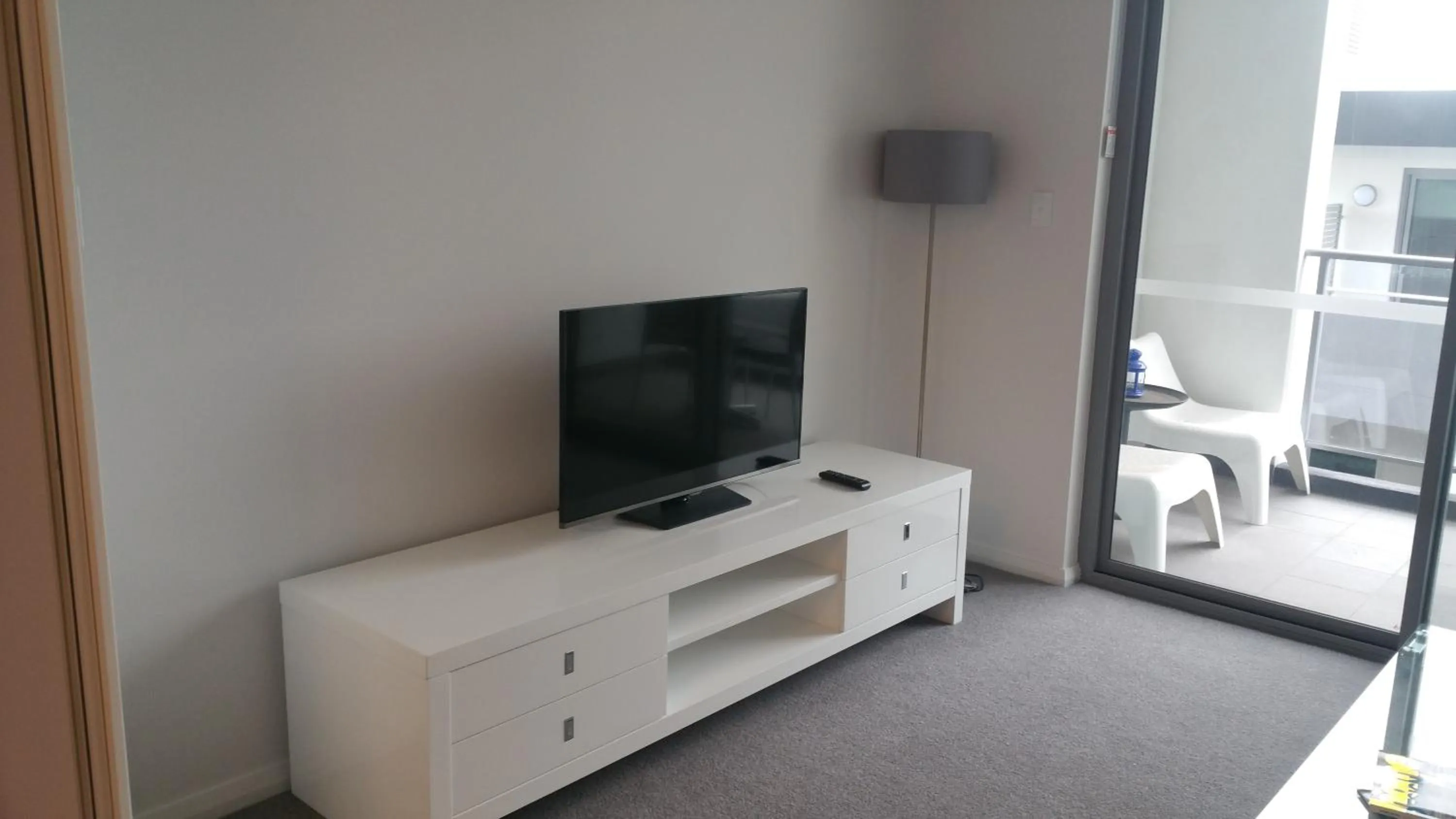 Communal lounge/ TV room in 188 Apartments