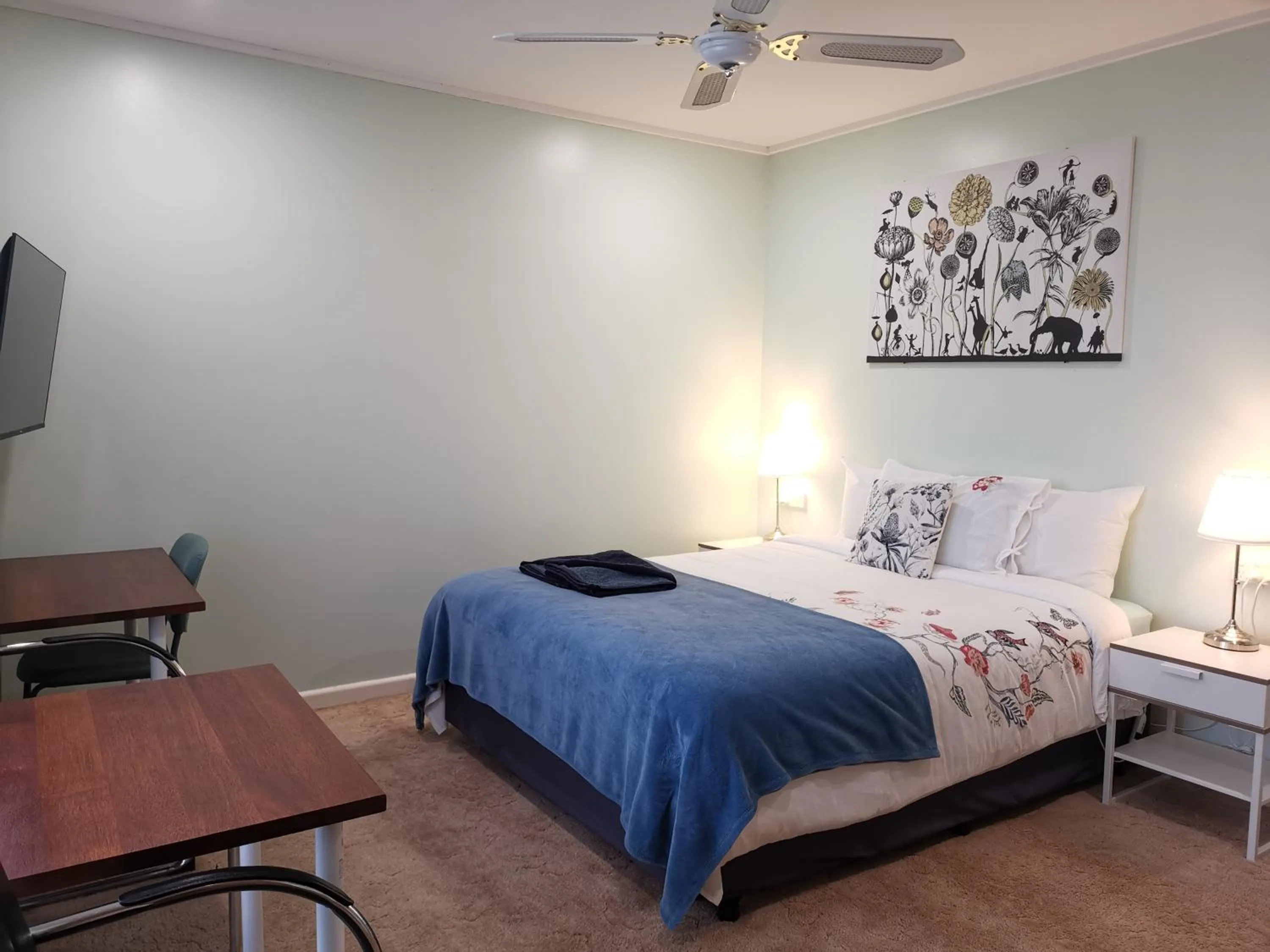 Bed in Donald Riverside Motel