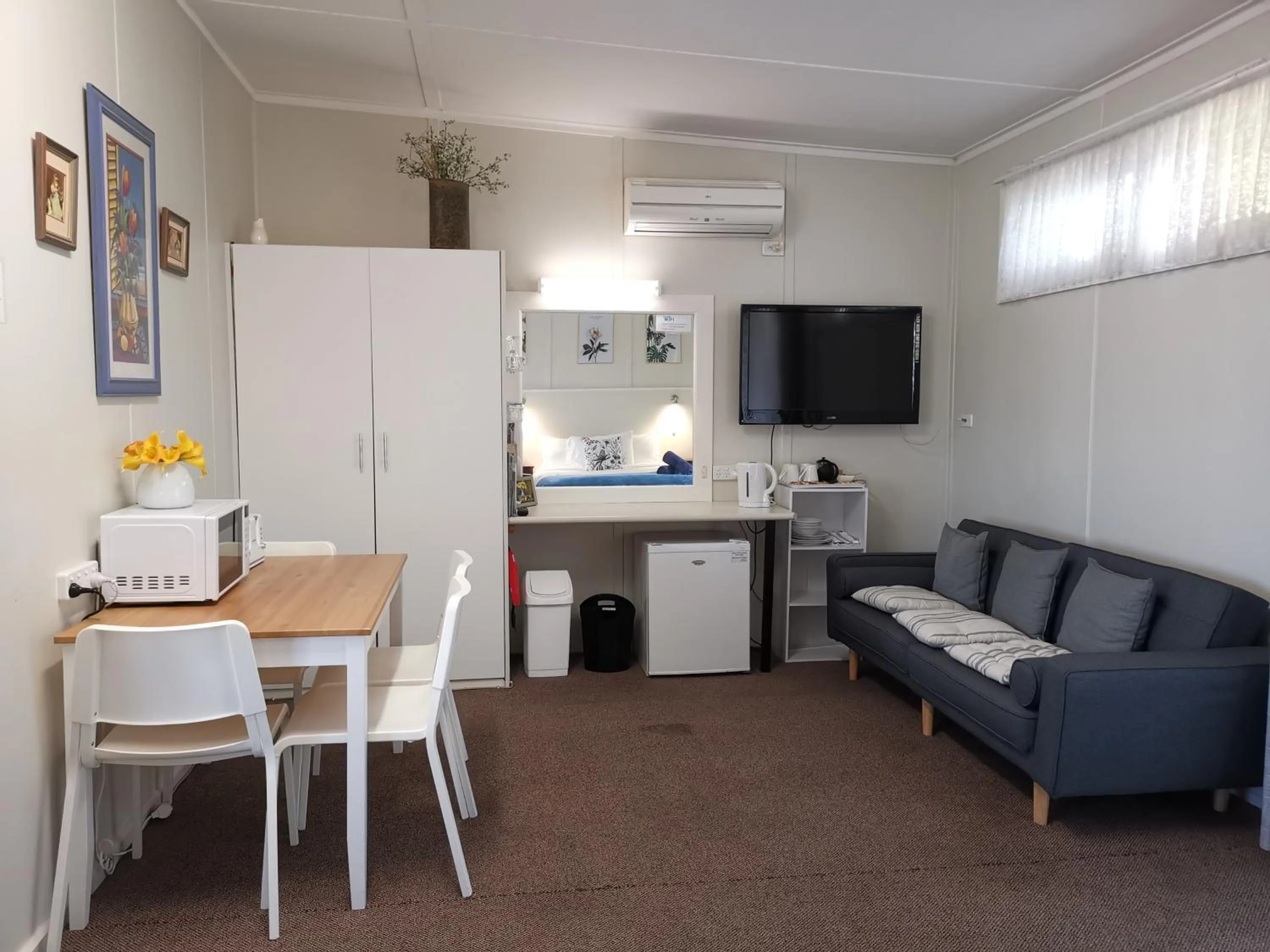 Dining area in Donald Riverside Motel