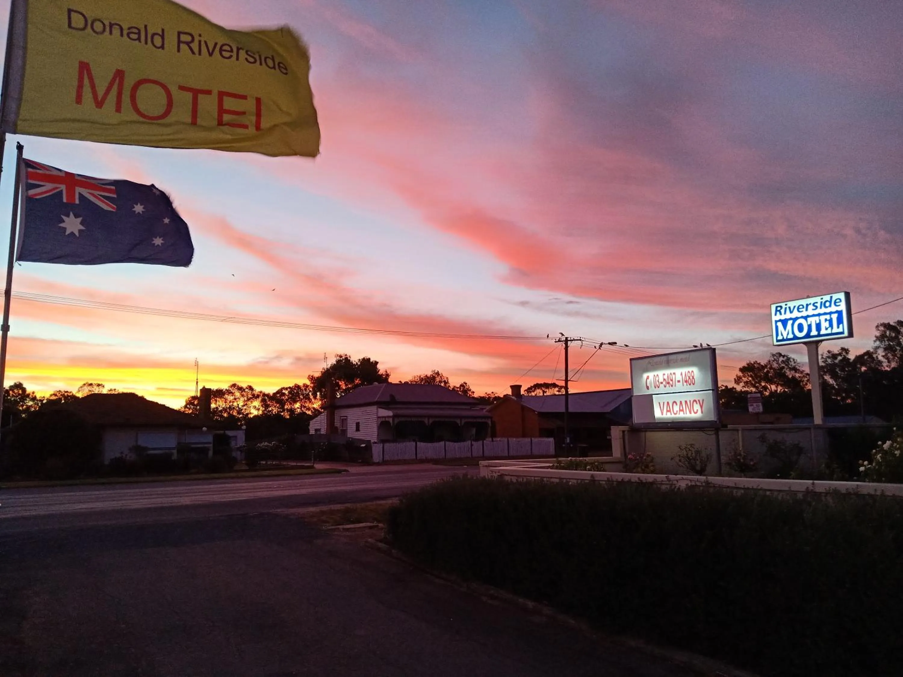 Property building in Donald Riverside Motel