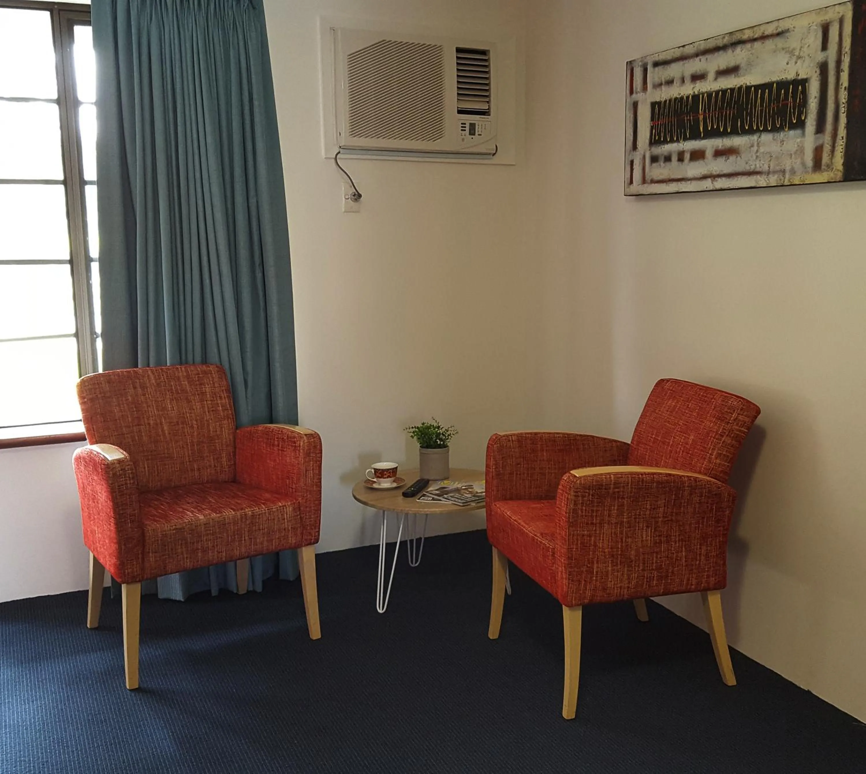 Seating area in Hotel Clipper