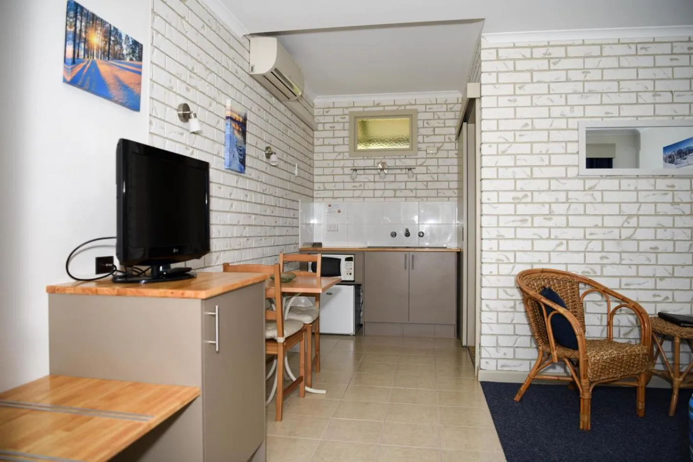 Kitchen or kitchenette in Culcairn Motor Inn