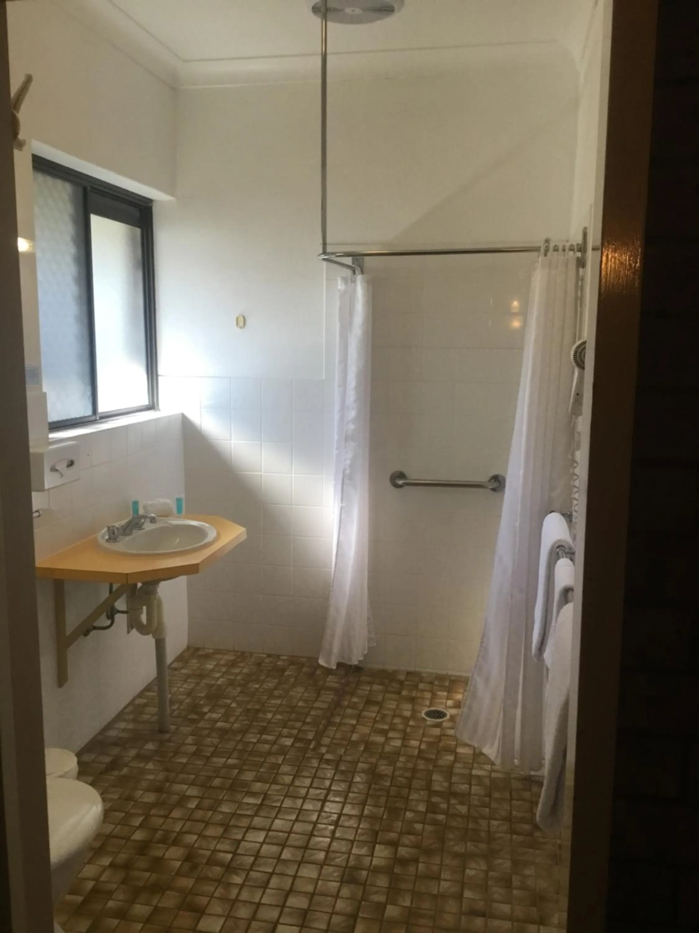 Bathroom in Culcairn Motor Inn