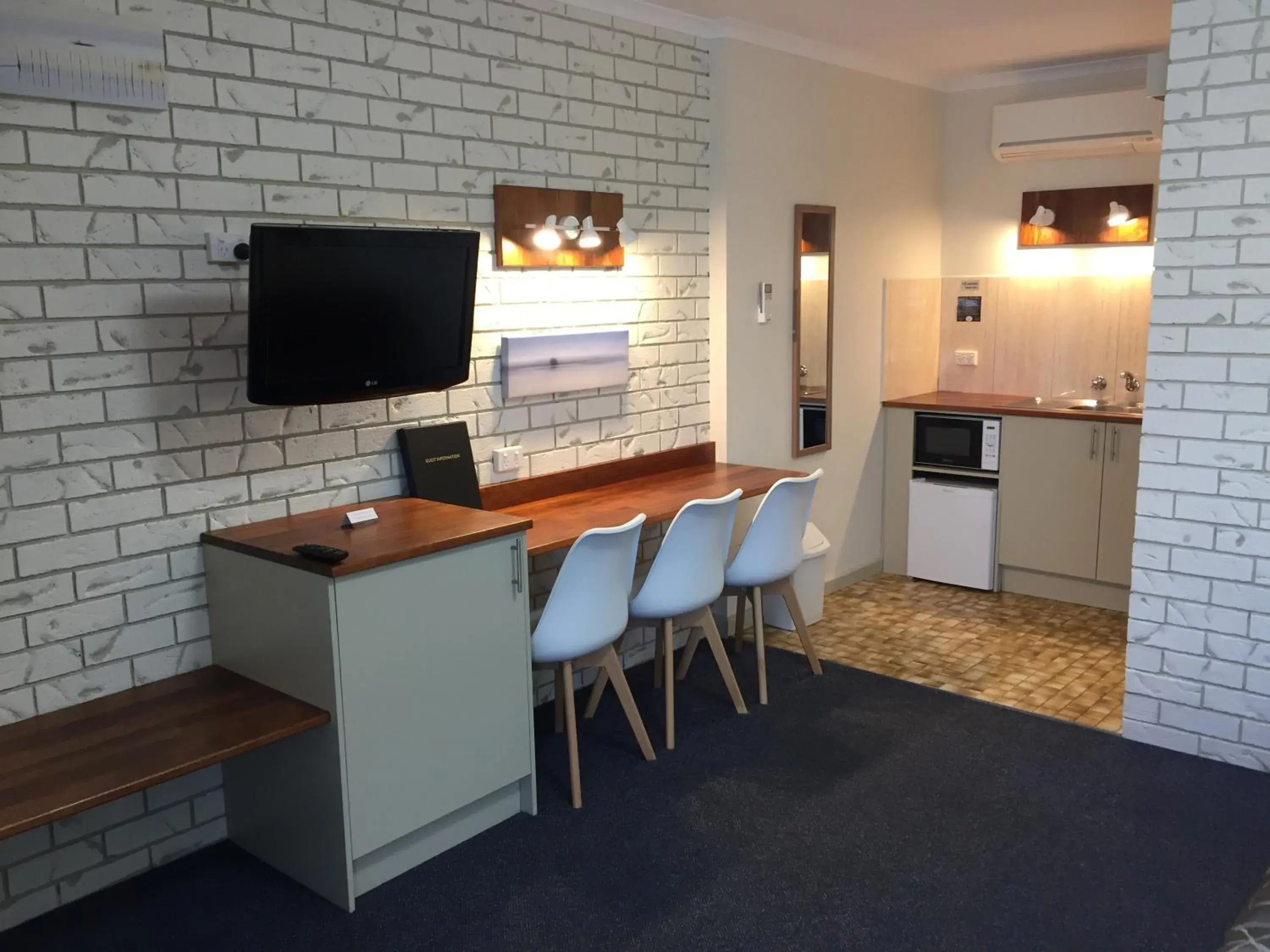 Twin Room in Culcairn Motor Inn Twin Room in Culcairn Motor Inn