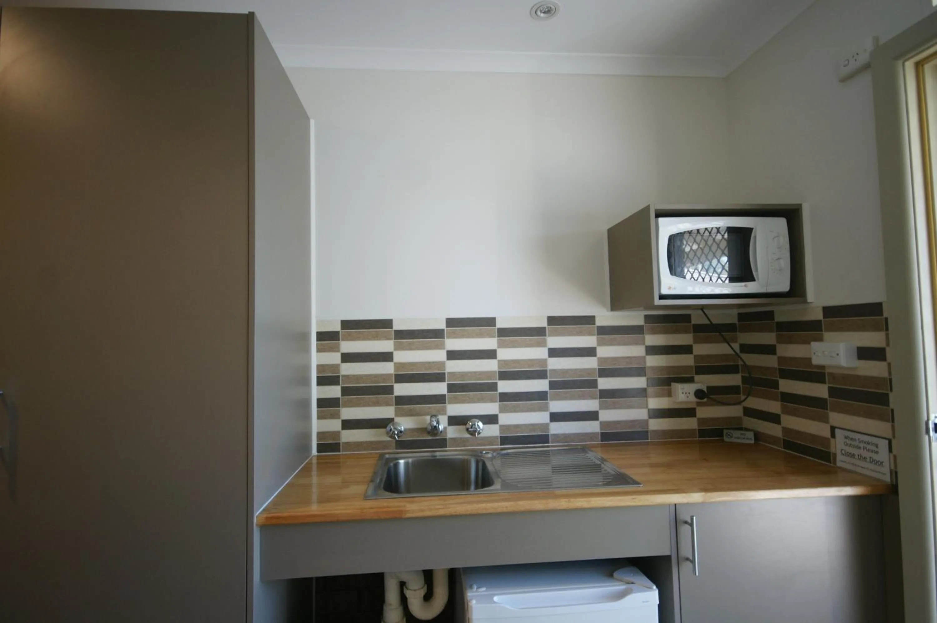 Kitchen or kitchenette in Culcairn Motor Inn
