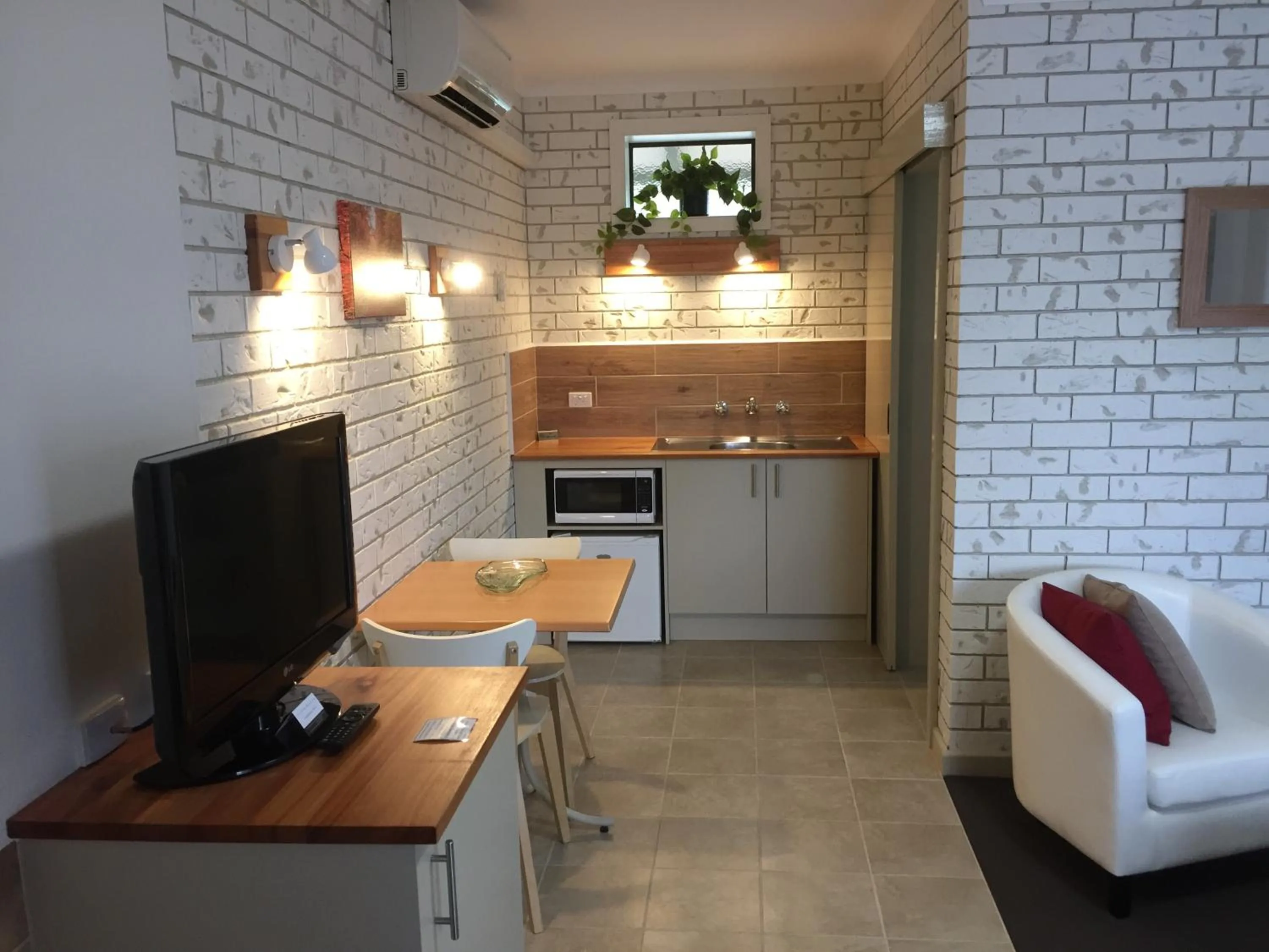 Kitchen or kitchenette in Culcairn Motor Inn