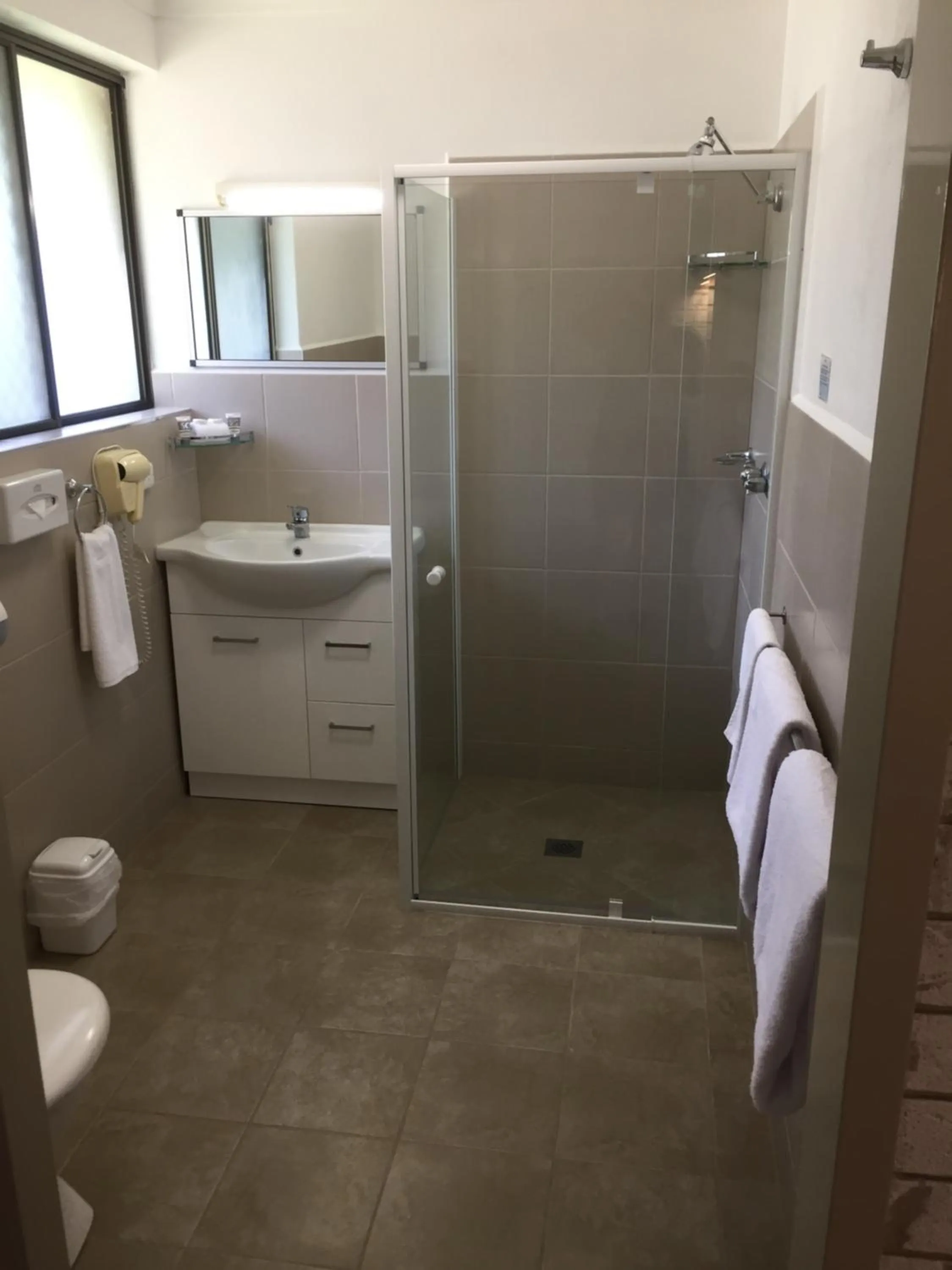 Bathroom in Culcairn Motor Inn