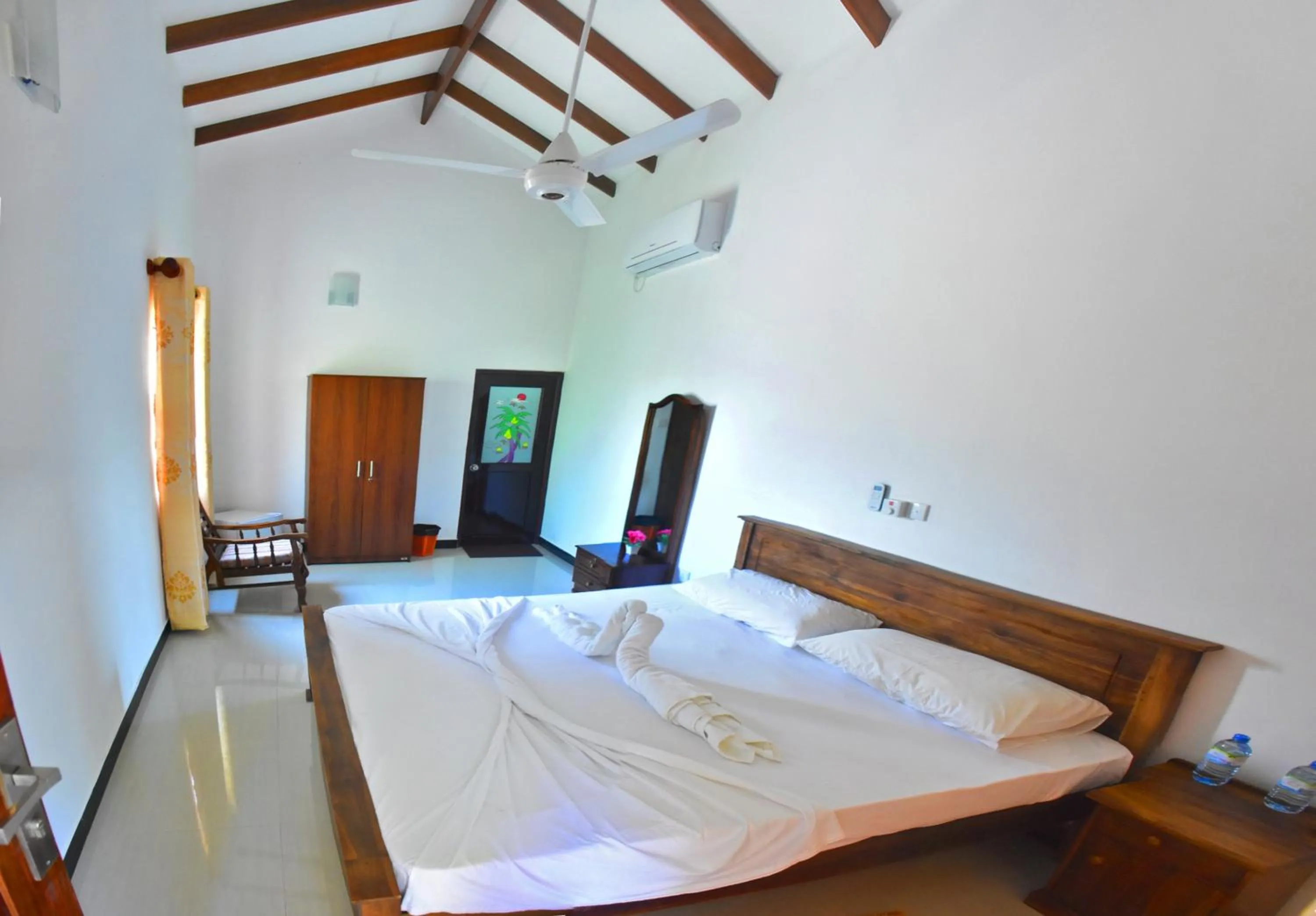 Photo of the whole room, Bed in Osanda Guest