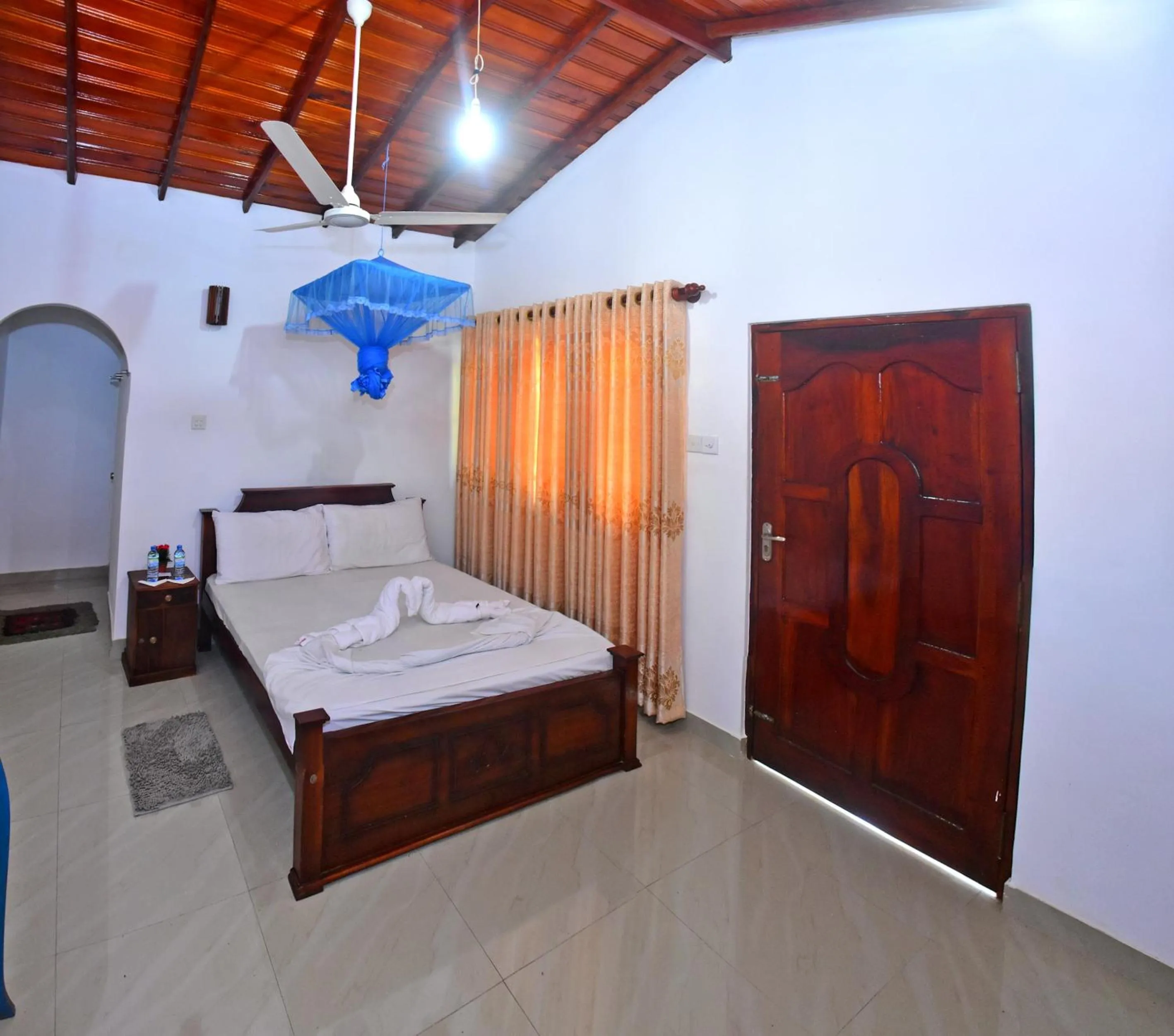 Photo of the whole room, Bed in Osanda Guest