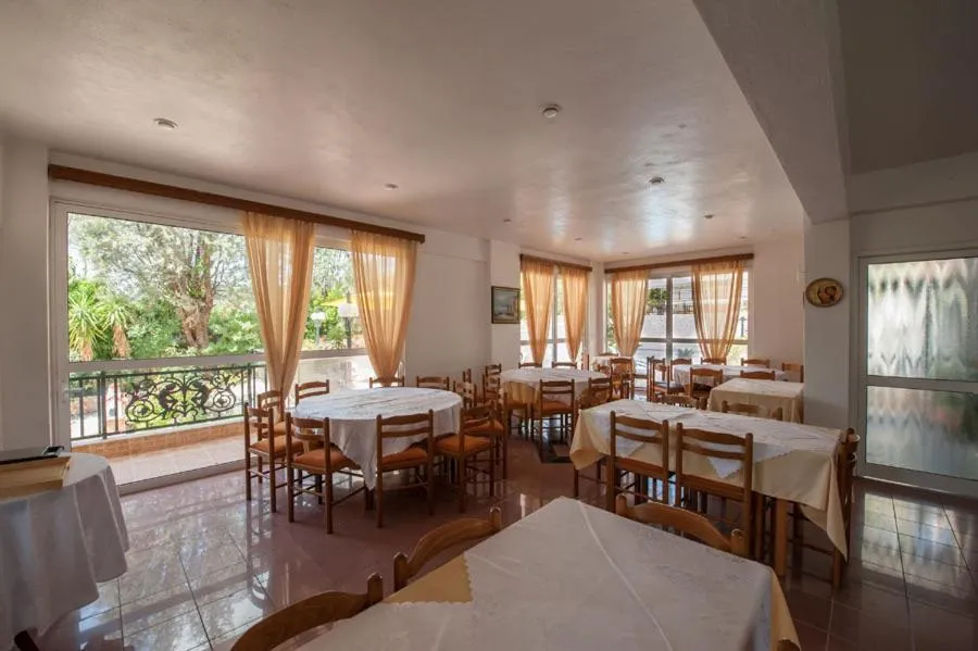Restaurant/places to eat in Athina Hotel