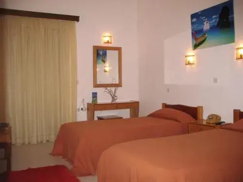 Triple Room in Athina Hotel Triple Room in Athina Hotel