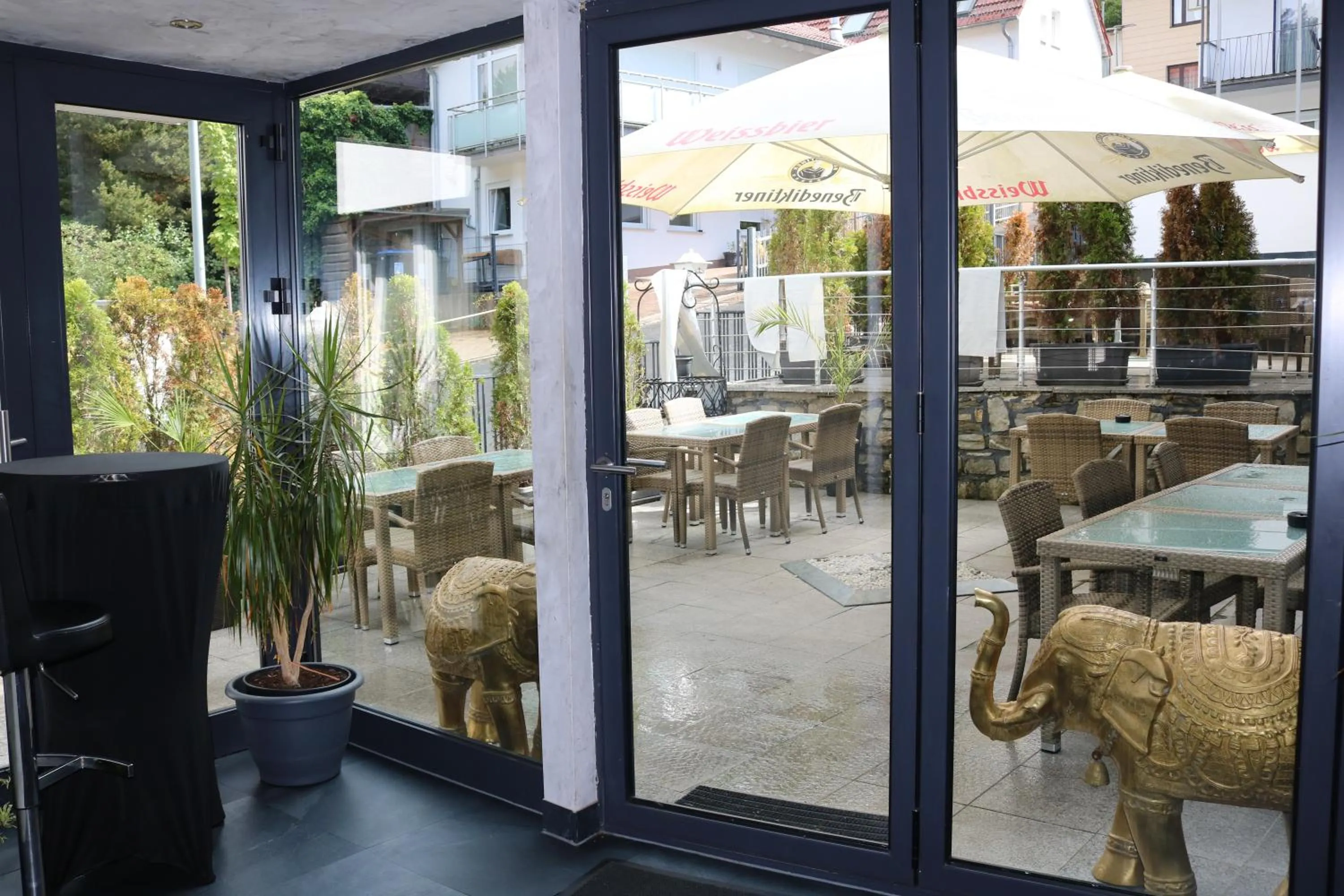 Facade/entrance in Louis Hotels