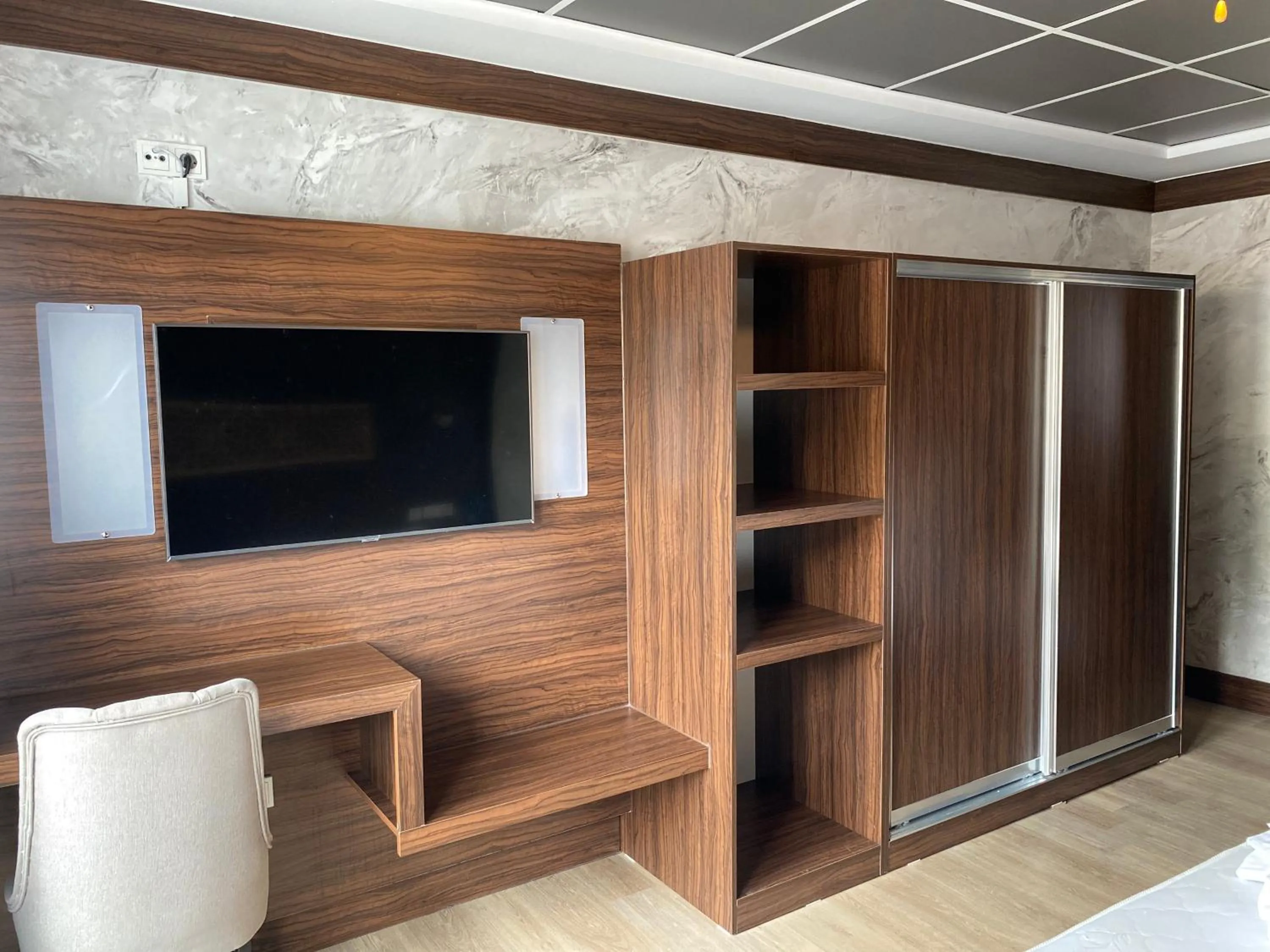 TV and multimedia in Louis Hotels