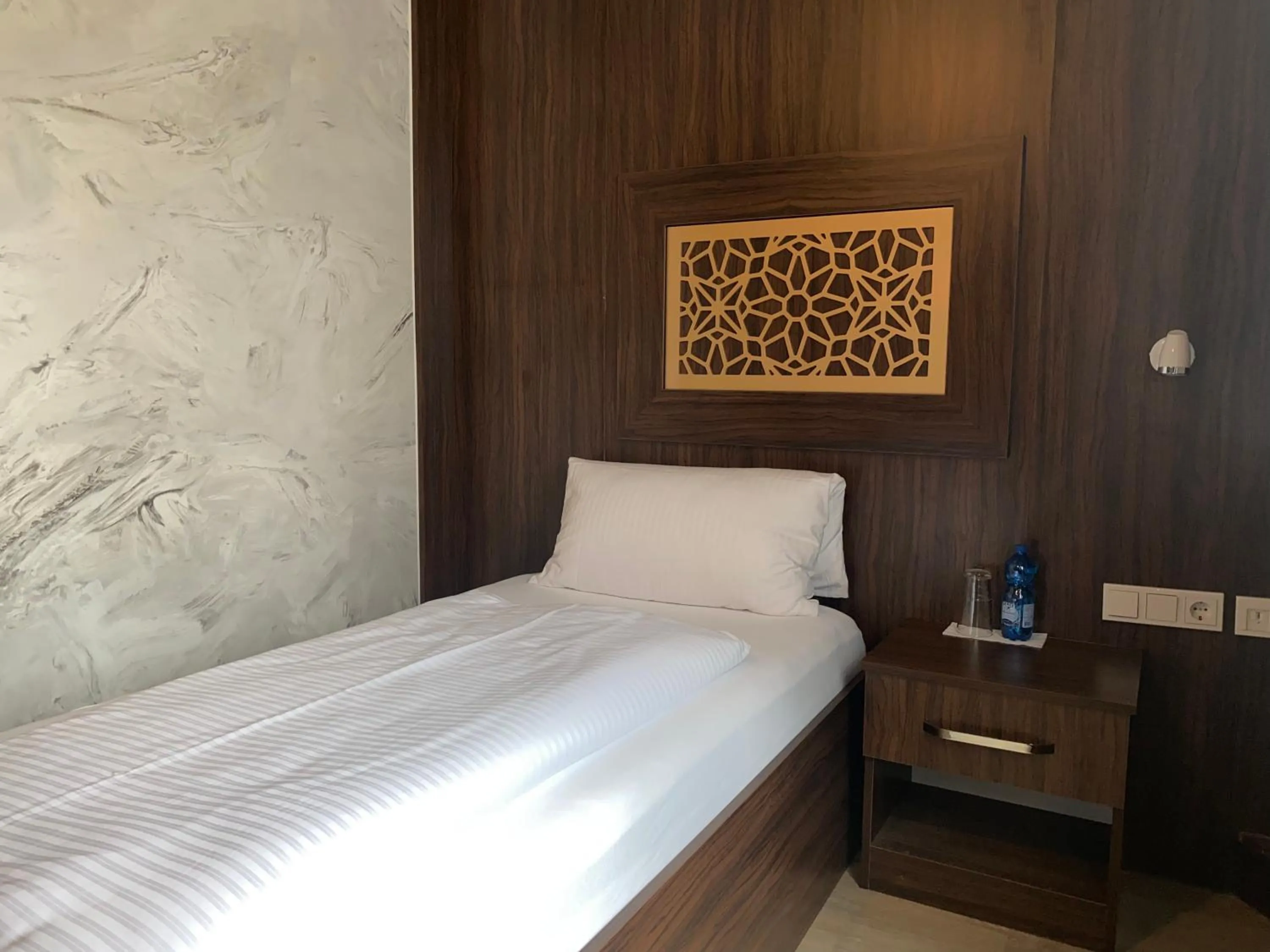 Photo of the whole room, Bed in Louis Hotels