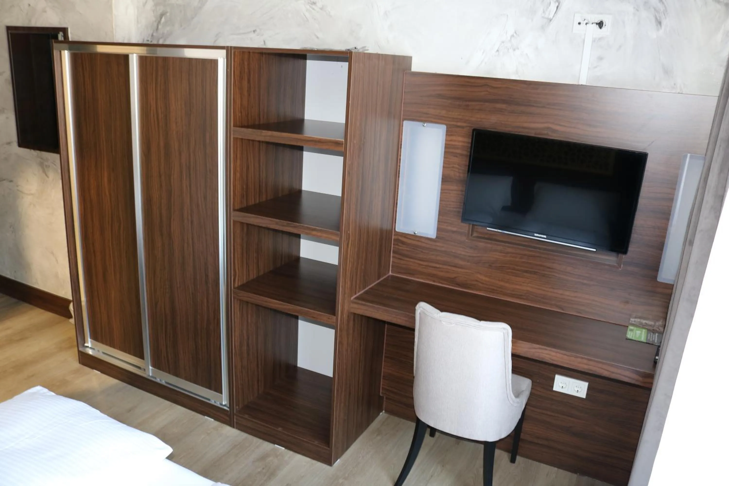 TV and multimedia, Bed in Louis Hotels