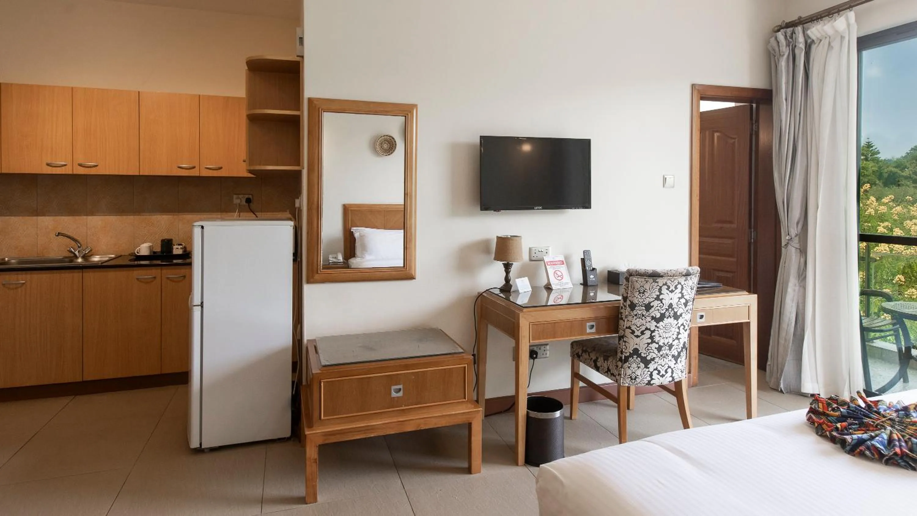 TV and multimedia in Lotos Inn & Suites, Nairobi