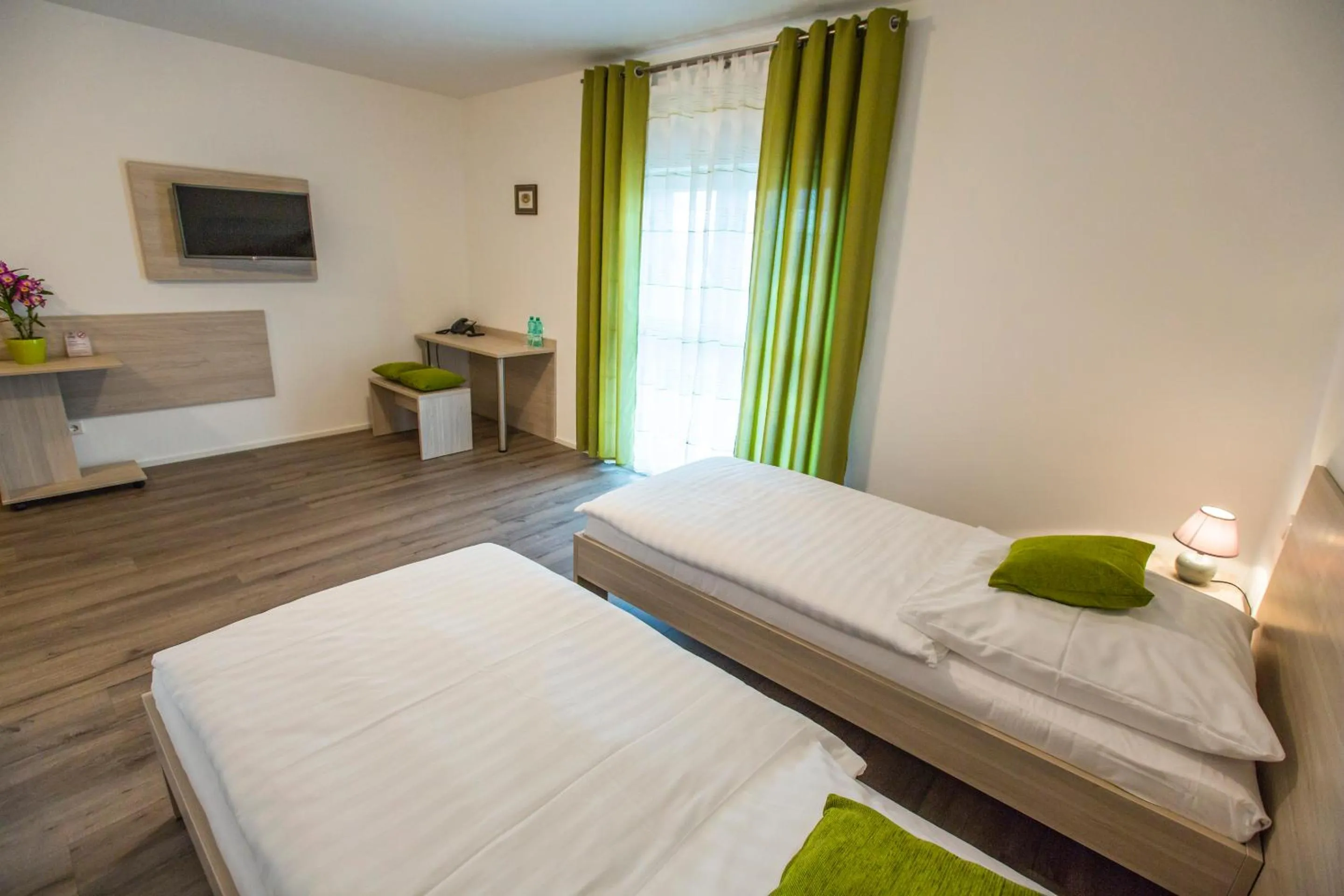 Bed in Hotel ANNA - Düsseldorf - Hilden