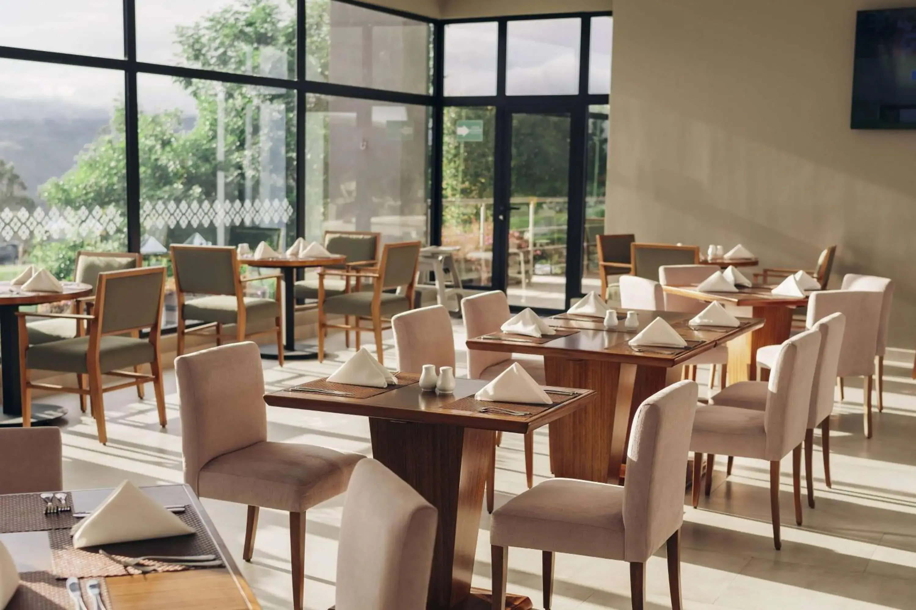 Restaurant/places to eat in Wyndham Quito Airport Restaurant/places to eat in Wyndham Quito Airport