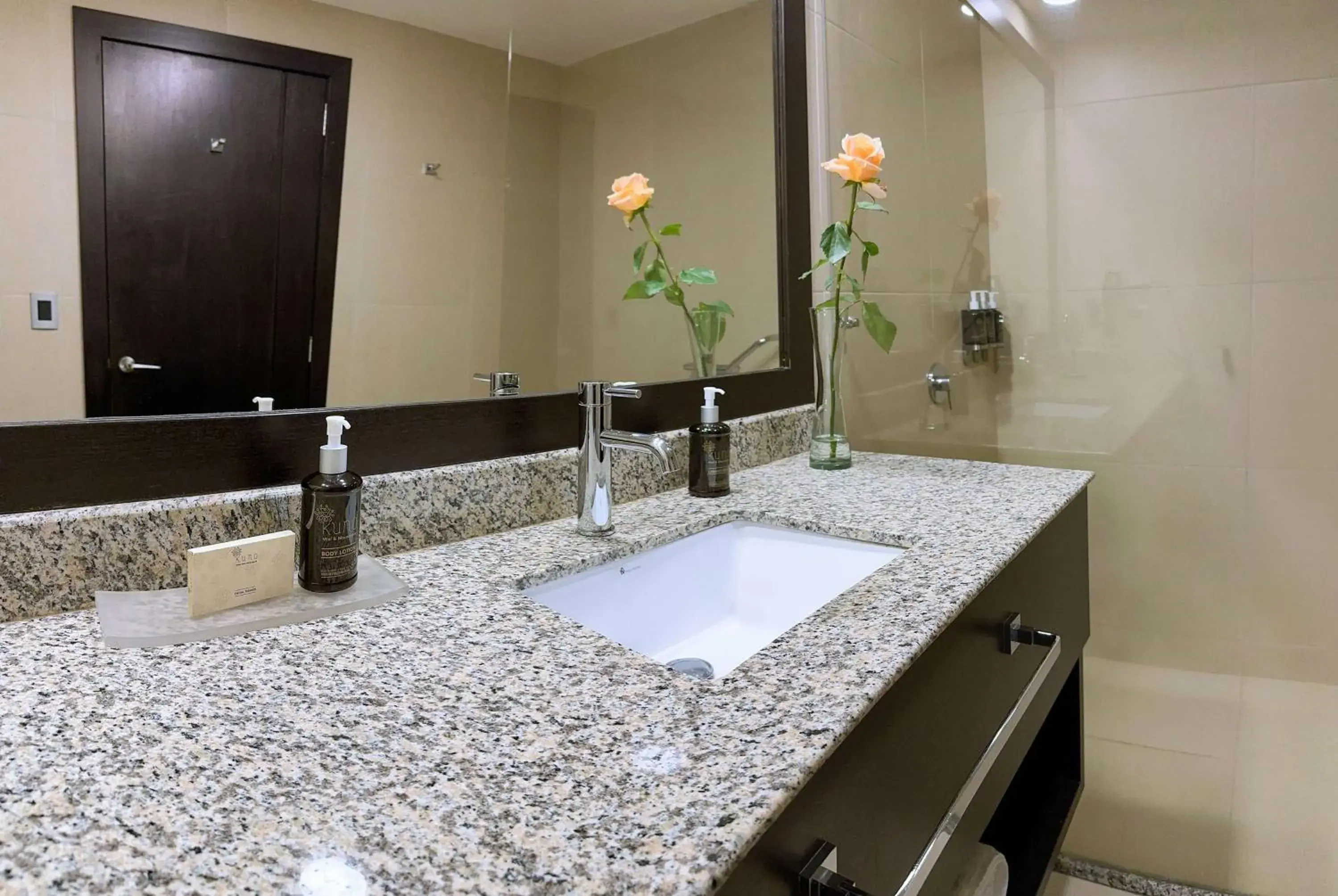 Photo of the whole room in Wyndham Quito Airport Photo of the whole room in Wyndham Quito Airport