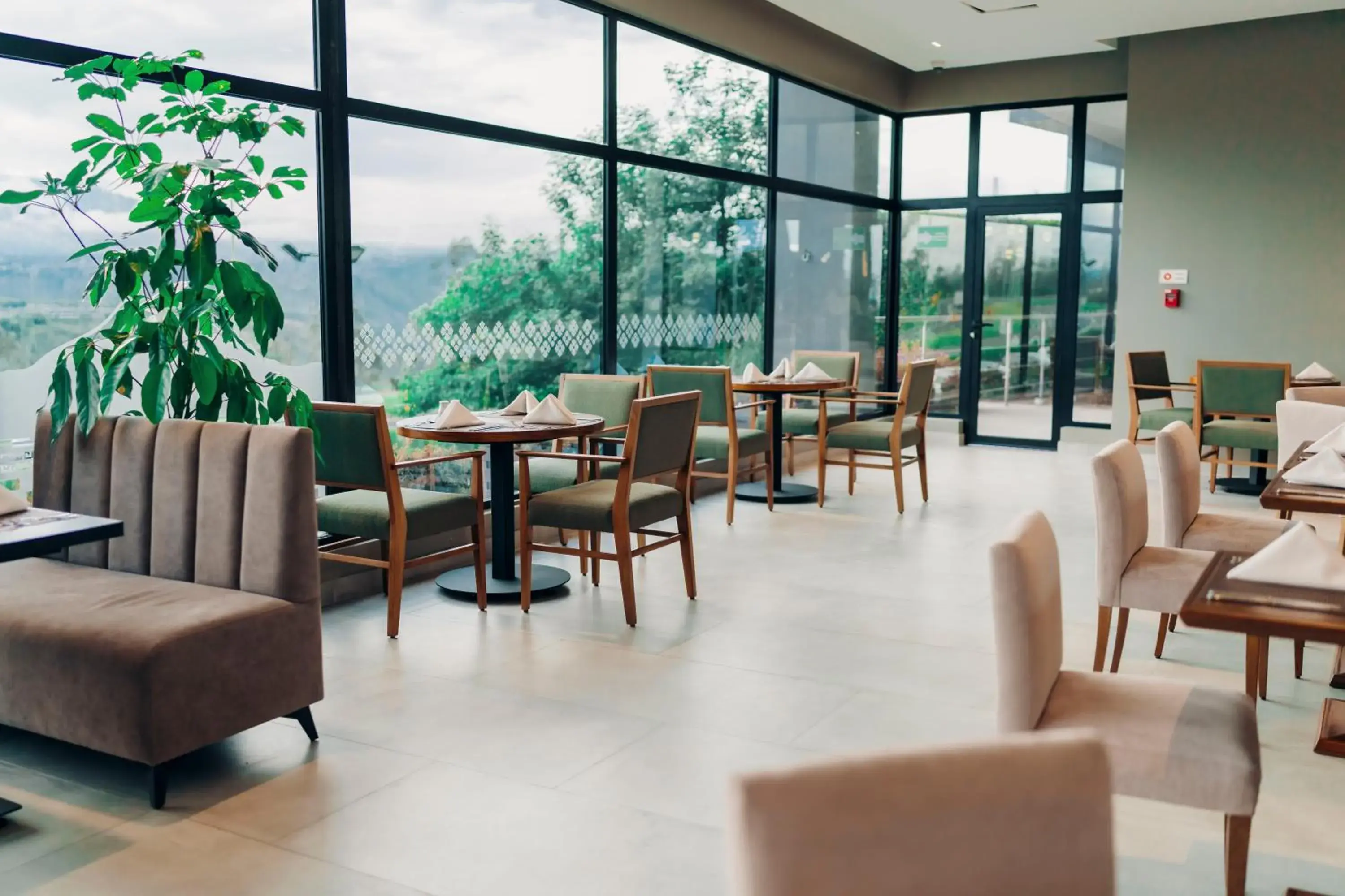 Restaurant/places to eat in Wyndham Quito Airport Restaurant/places to eat in Wyndham Quito Airport