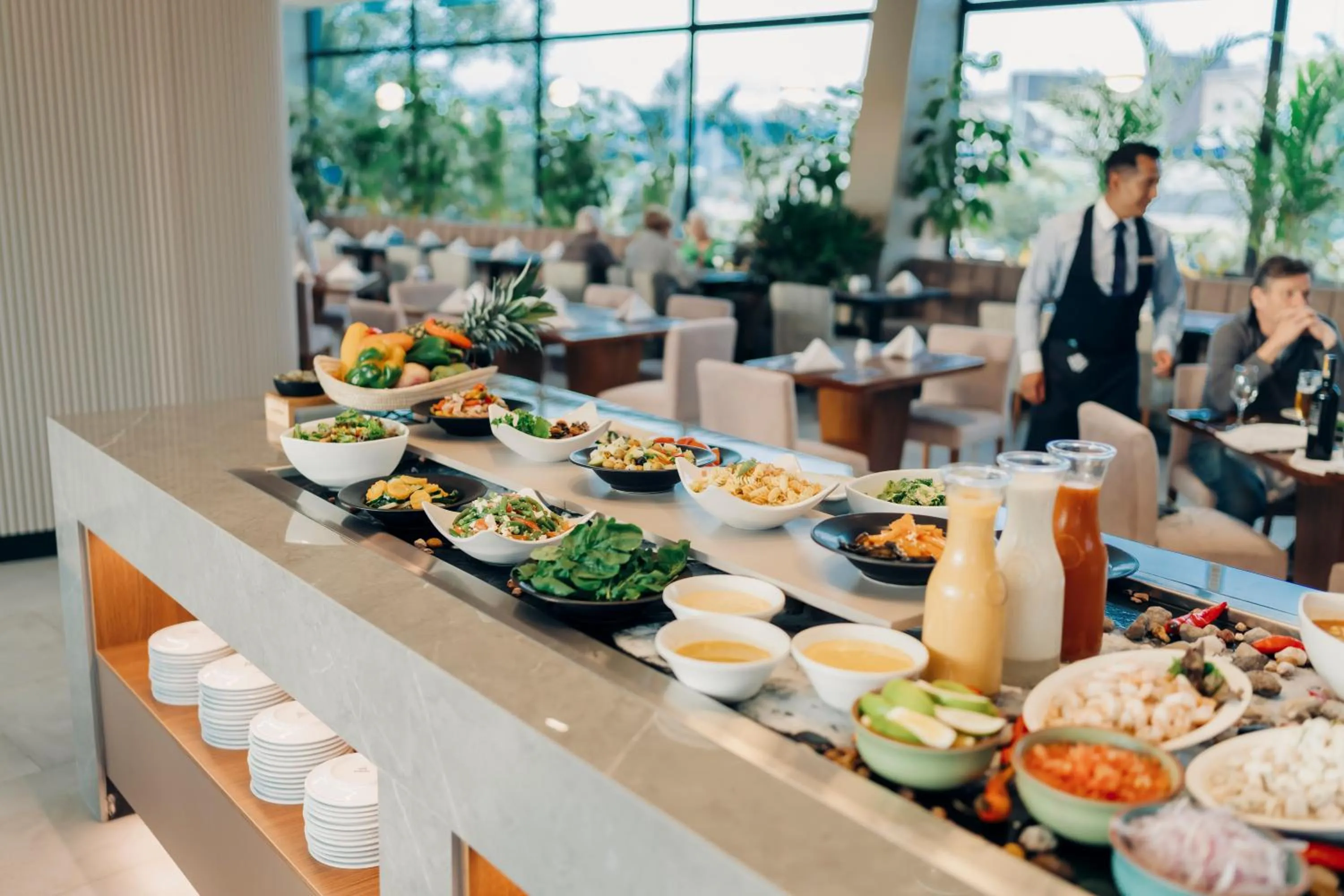 Restaurant/places to eat in Wyndham Quito Airport