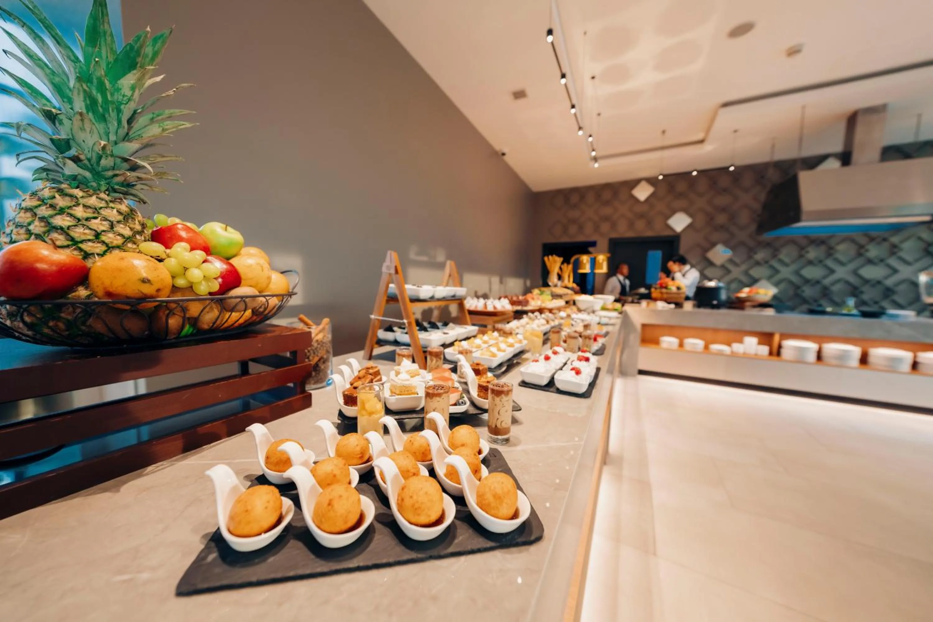 Food in Wyndham Quito Airport