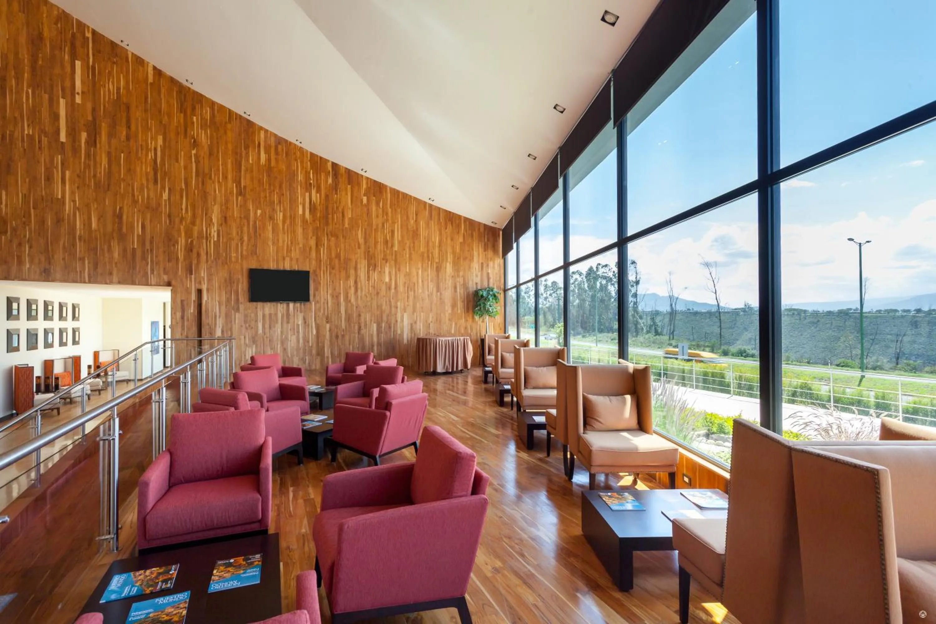 Lobby or reception in Wyndham Quito Airport