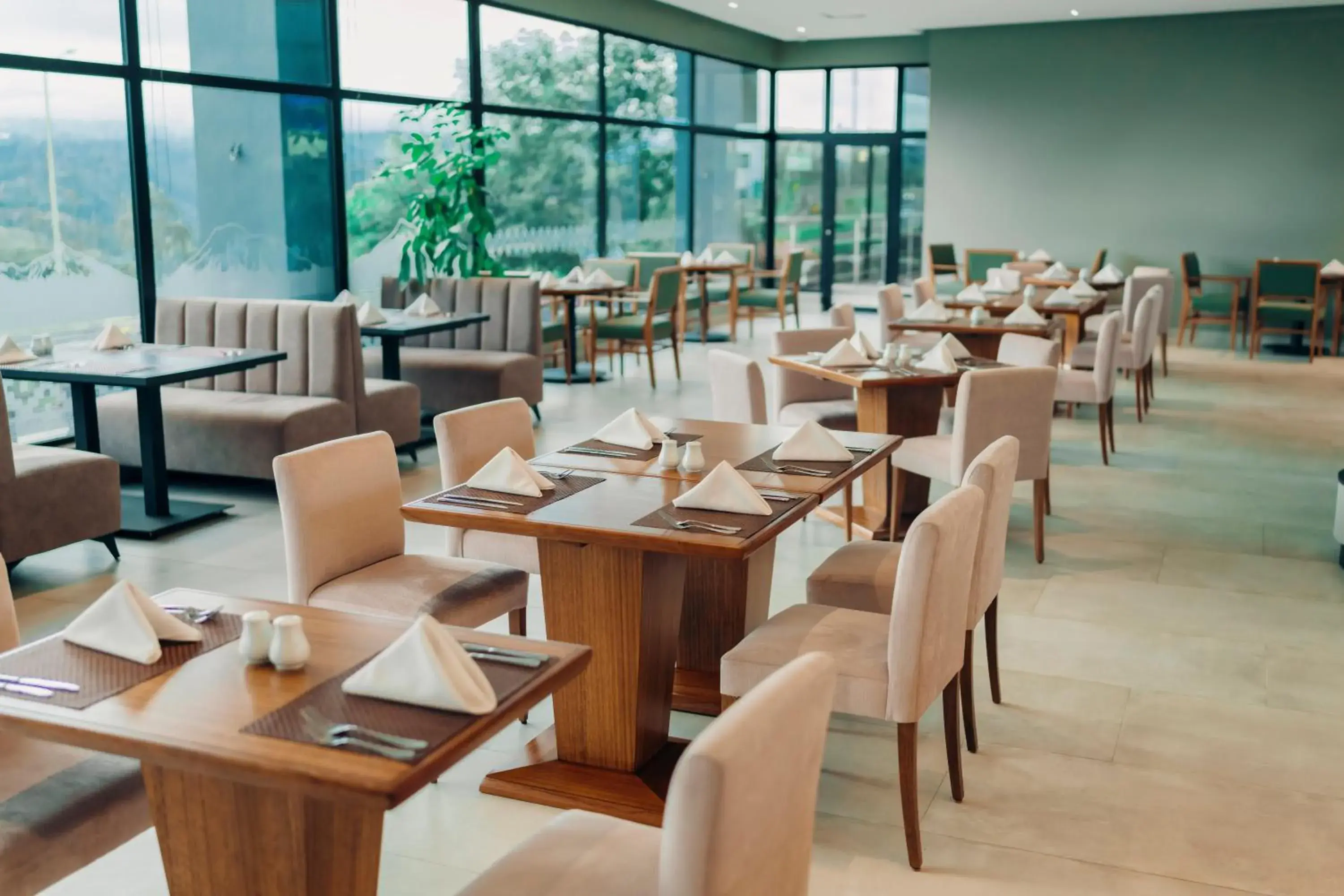 Restaurant/places to eat in Wyndham Quito Airport Restaurant/places to eat in Wyndham Quito Airport