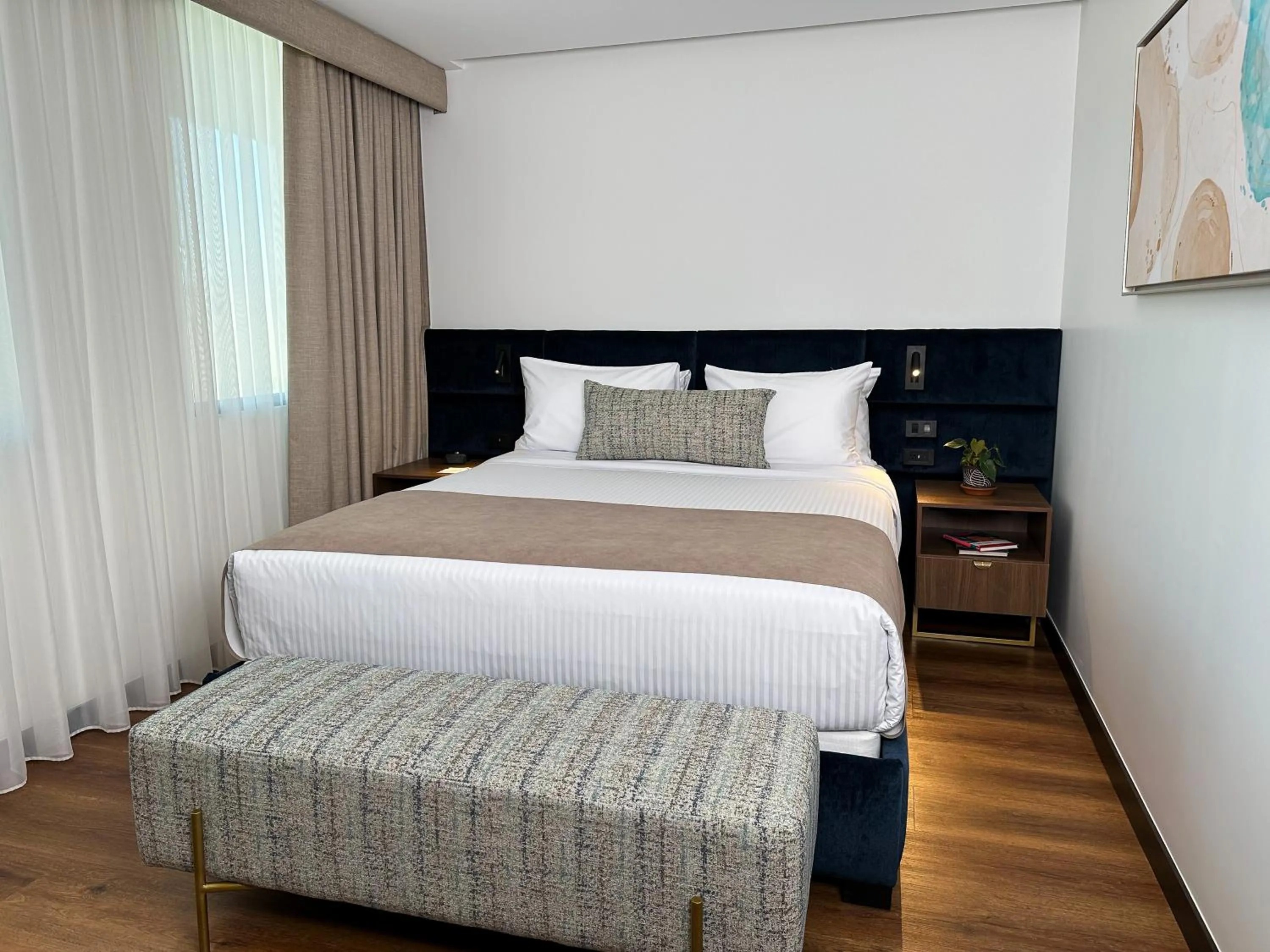 Bedroom, Bed in Wyndham Quito Airport