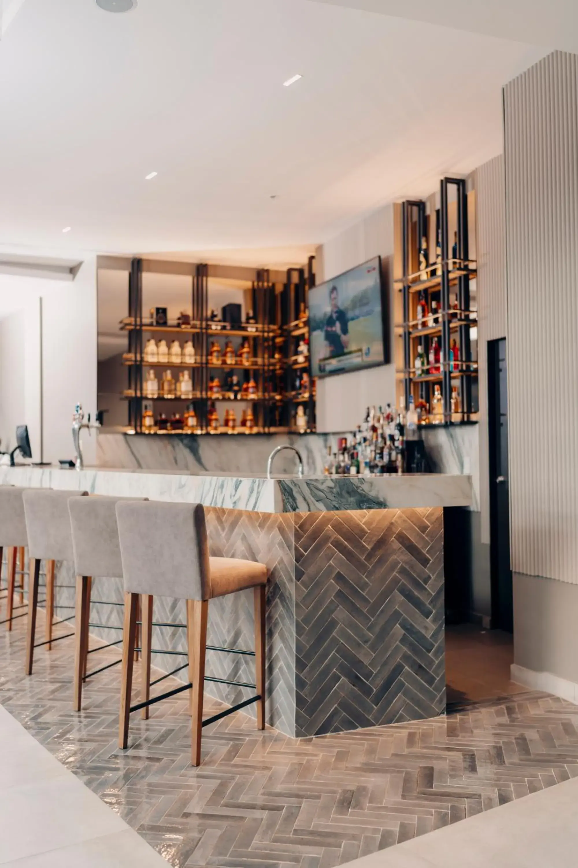 Lounge or bar in Wyndham Quito Airport Lounge or bar in Wyndham Quito Airport