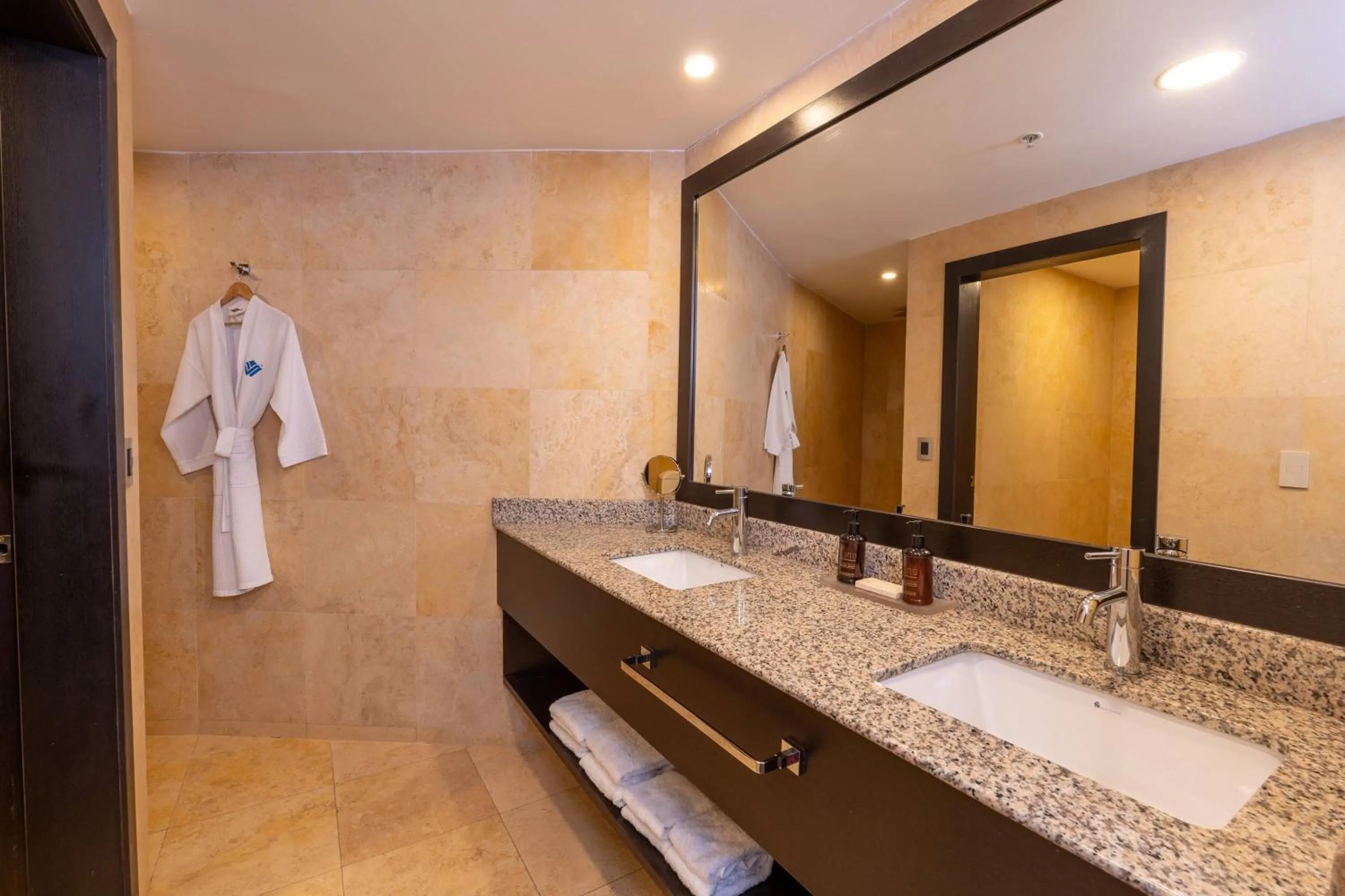 Bathroom in Wyndham Quito Airport