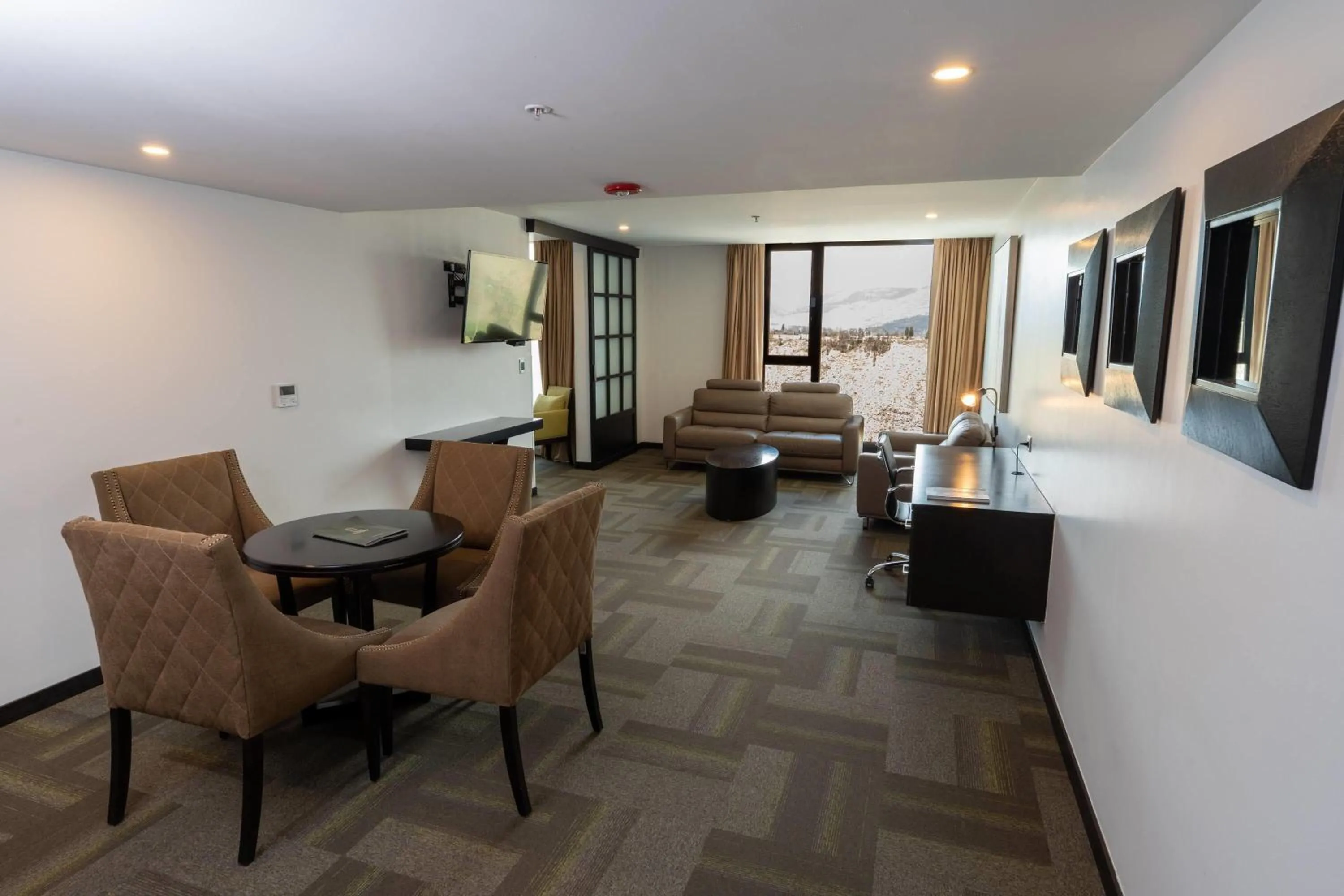 Photo of the whole room in Wyndham Quito Airport