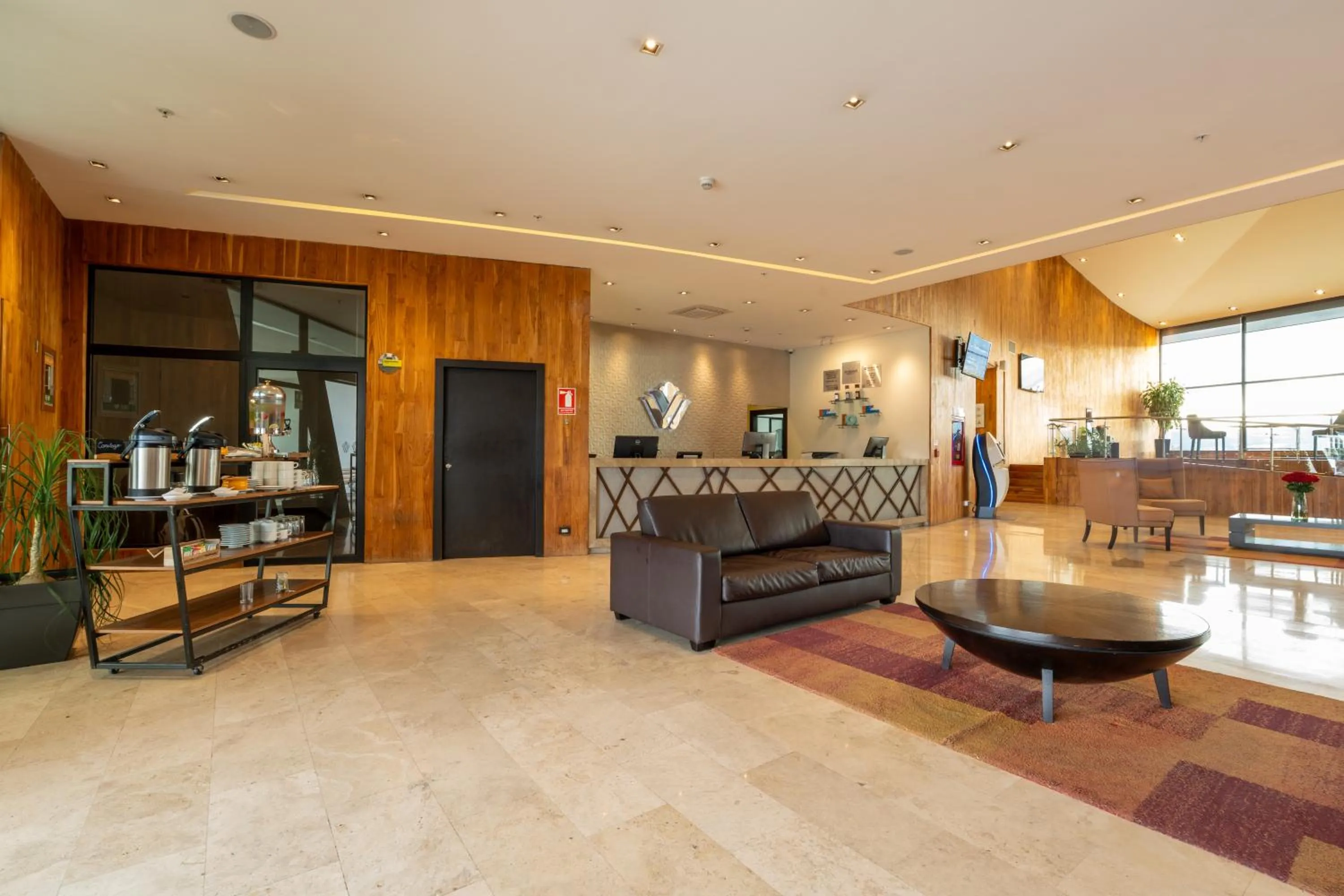Lobby or reception in Wyndham Quito Airport