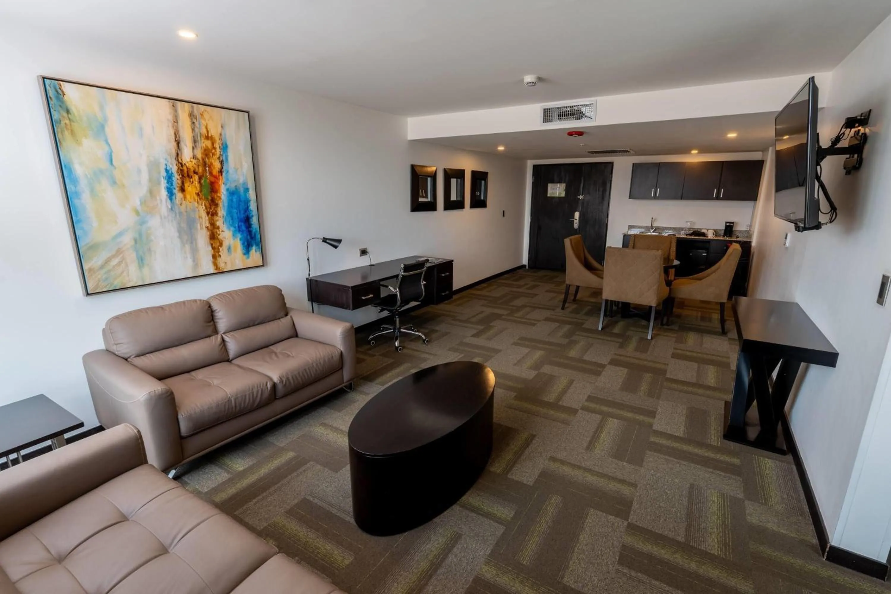 Photo of the whole room in Wyndham Quito Airport